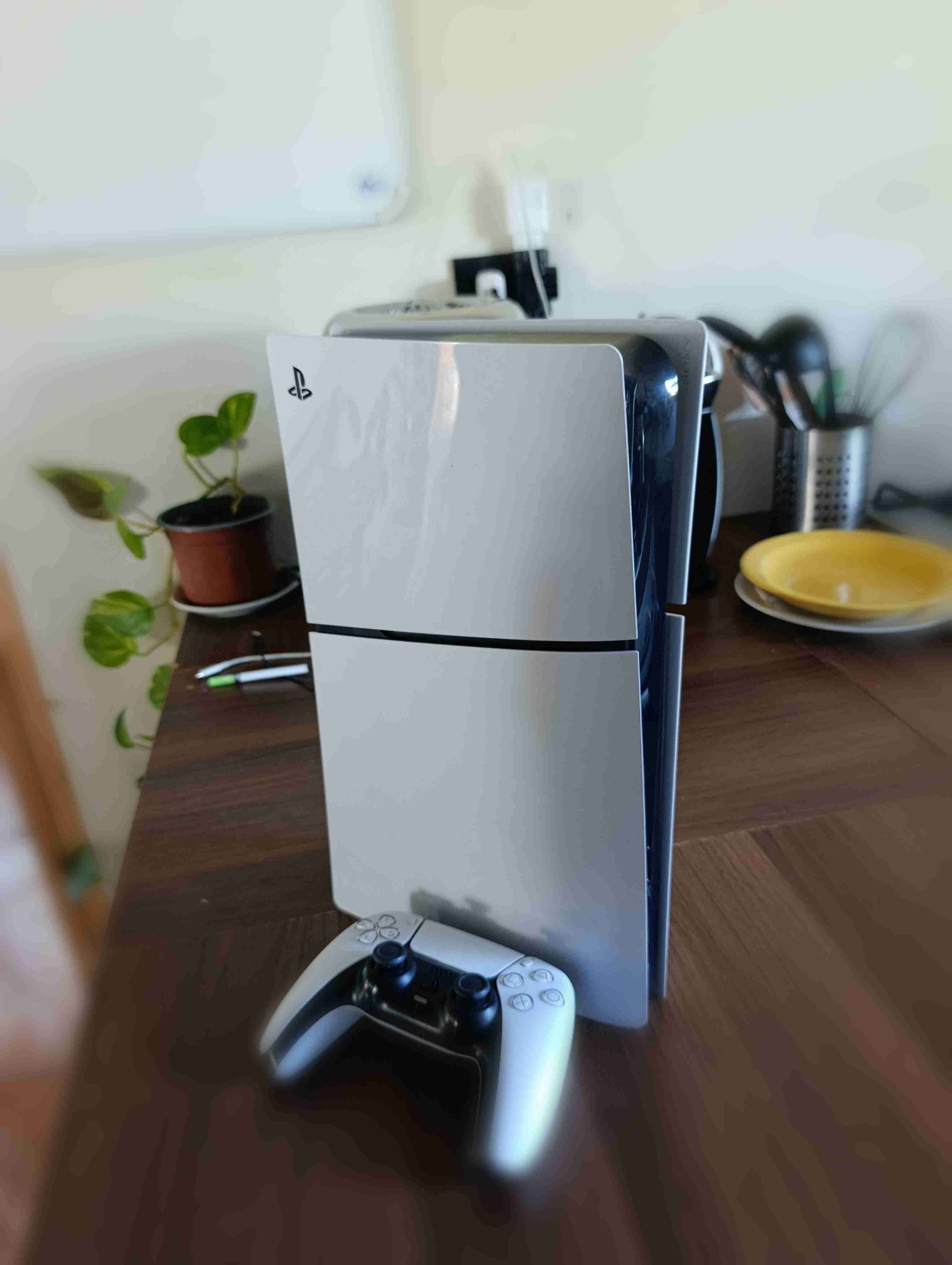 Consola PlayStation 5 con control - 2