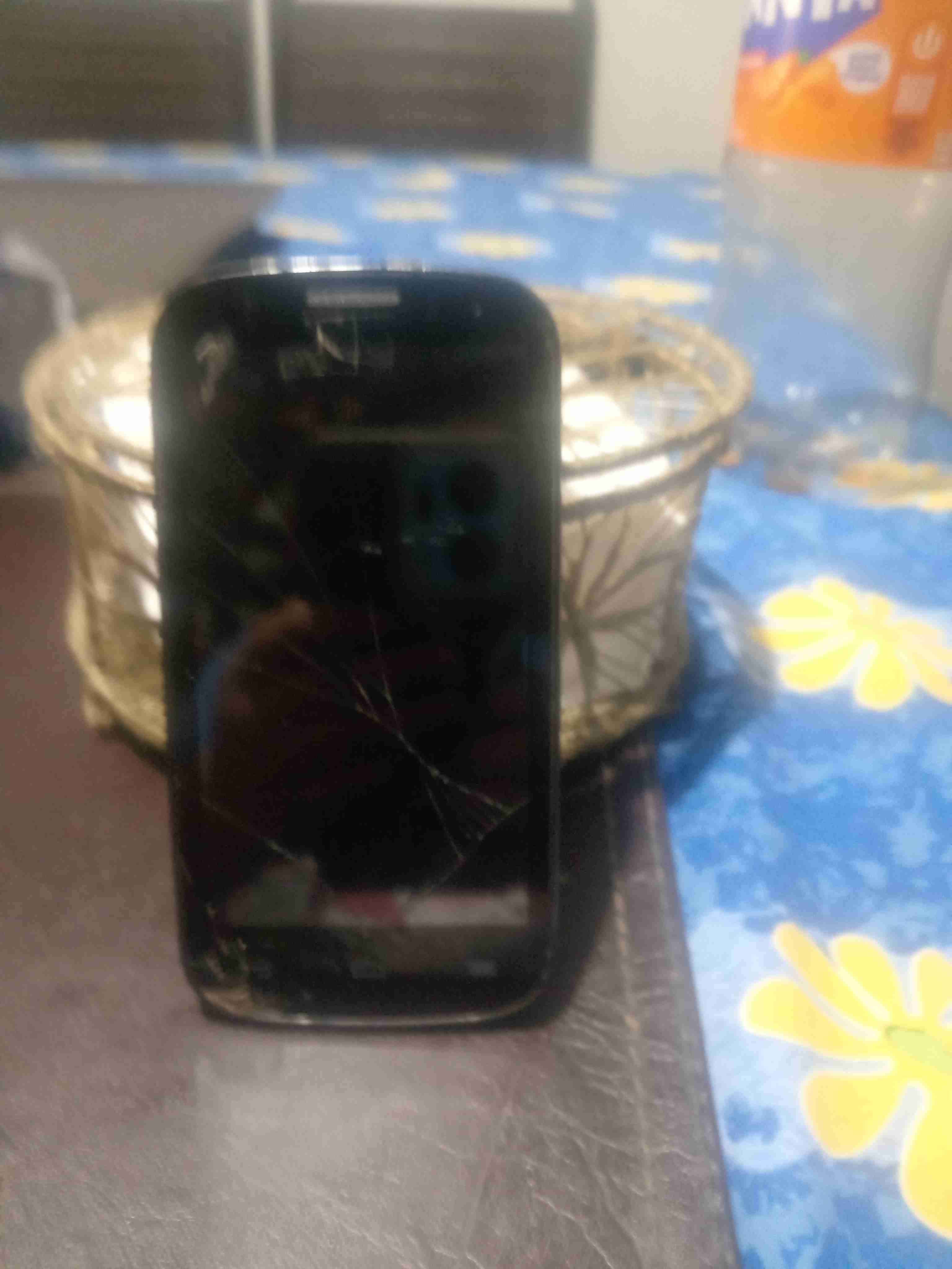 Celular con pantalla rota