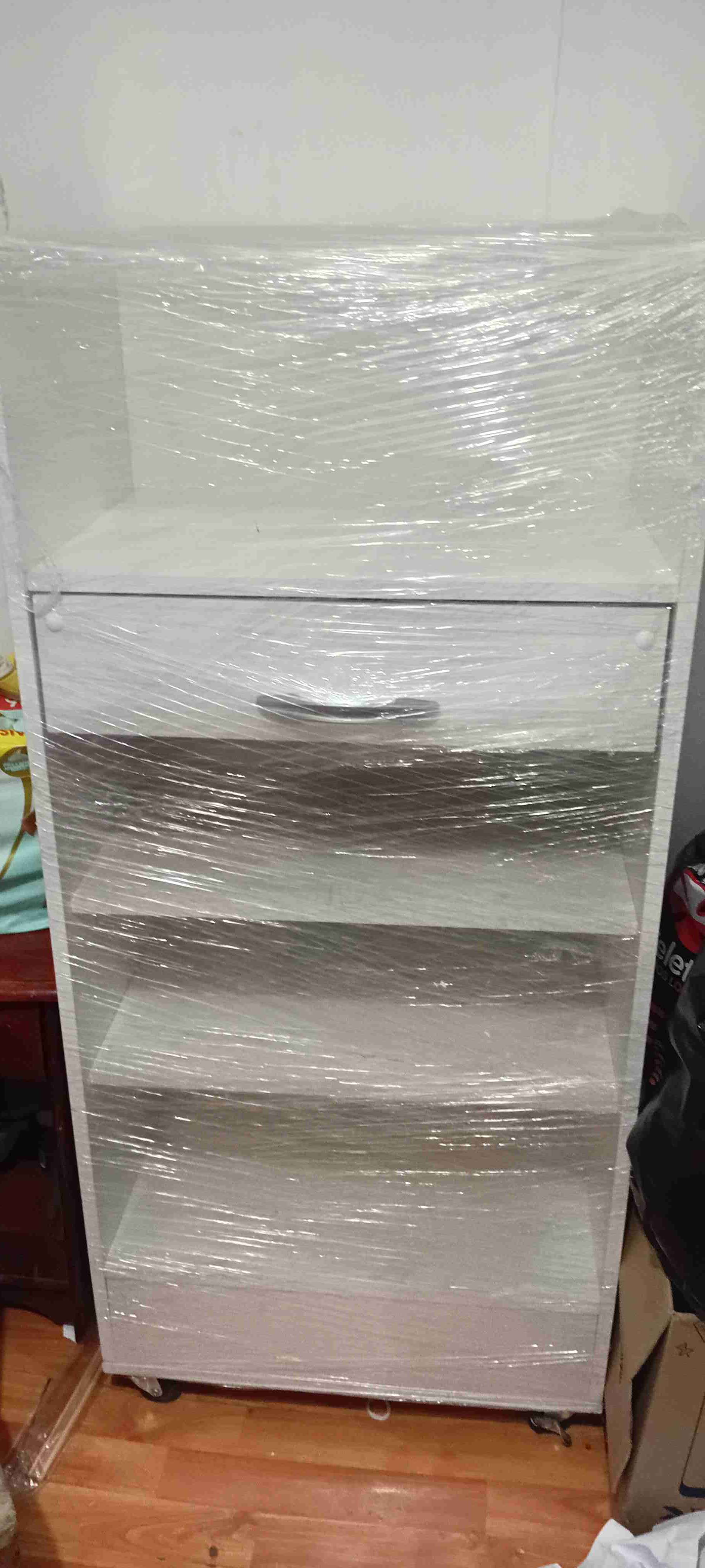 Vitrina de vidrio con ruedas - 2