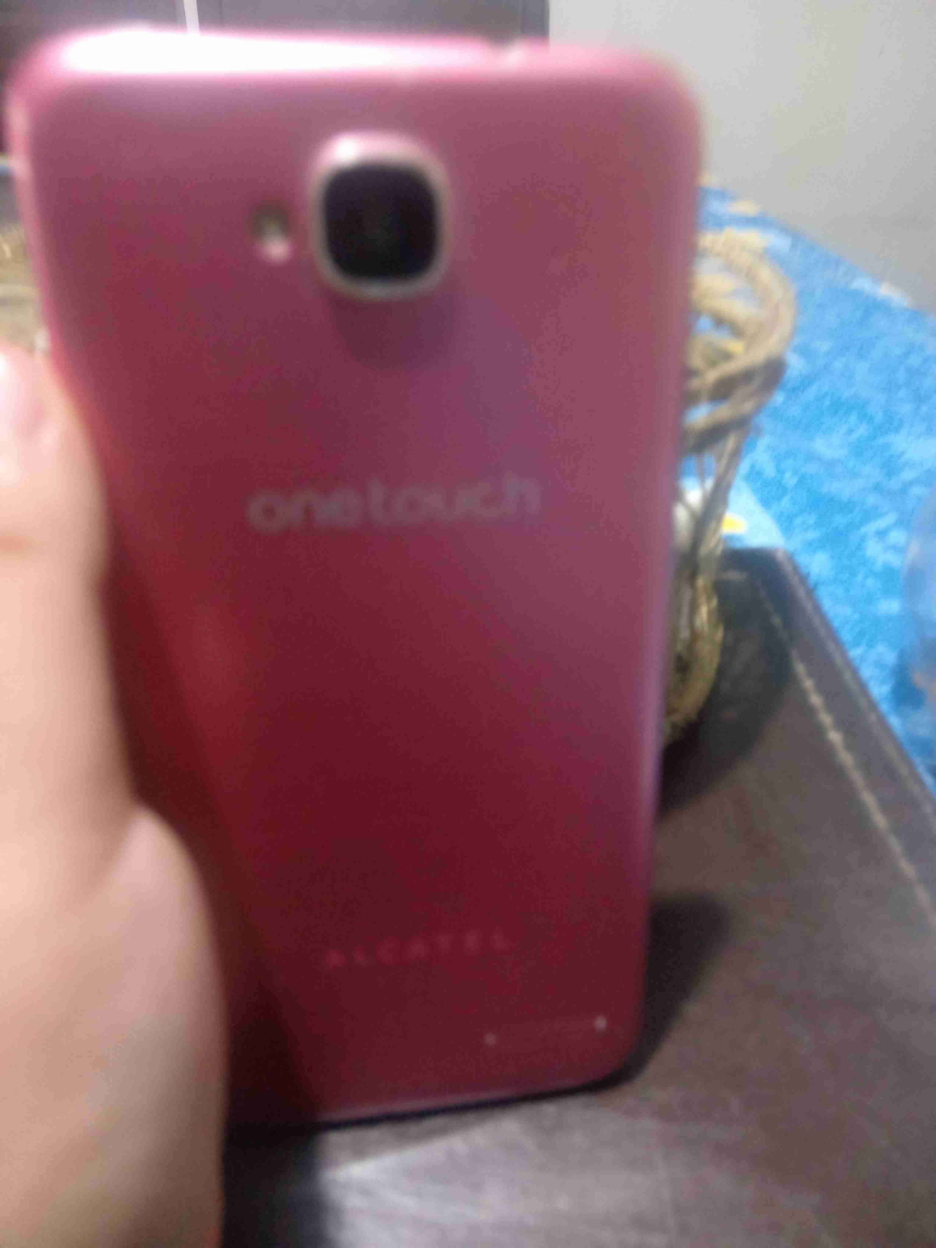 Teléfono Alcatel One Touch rosa