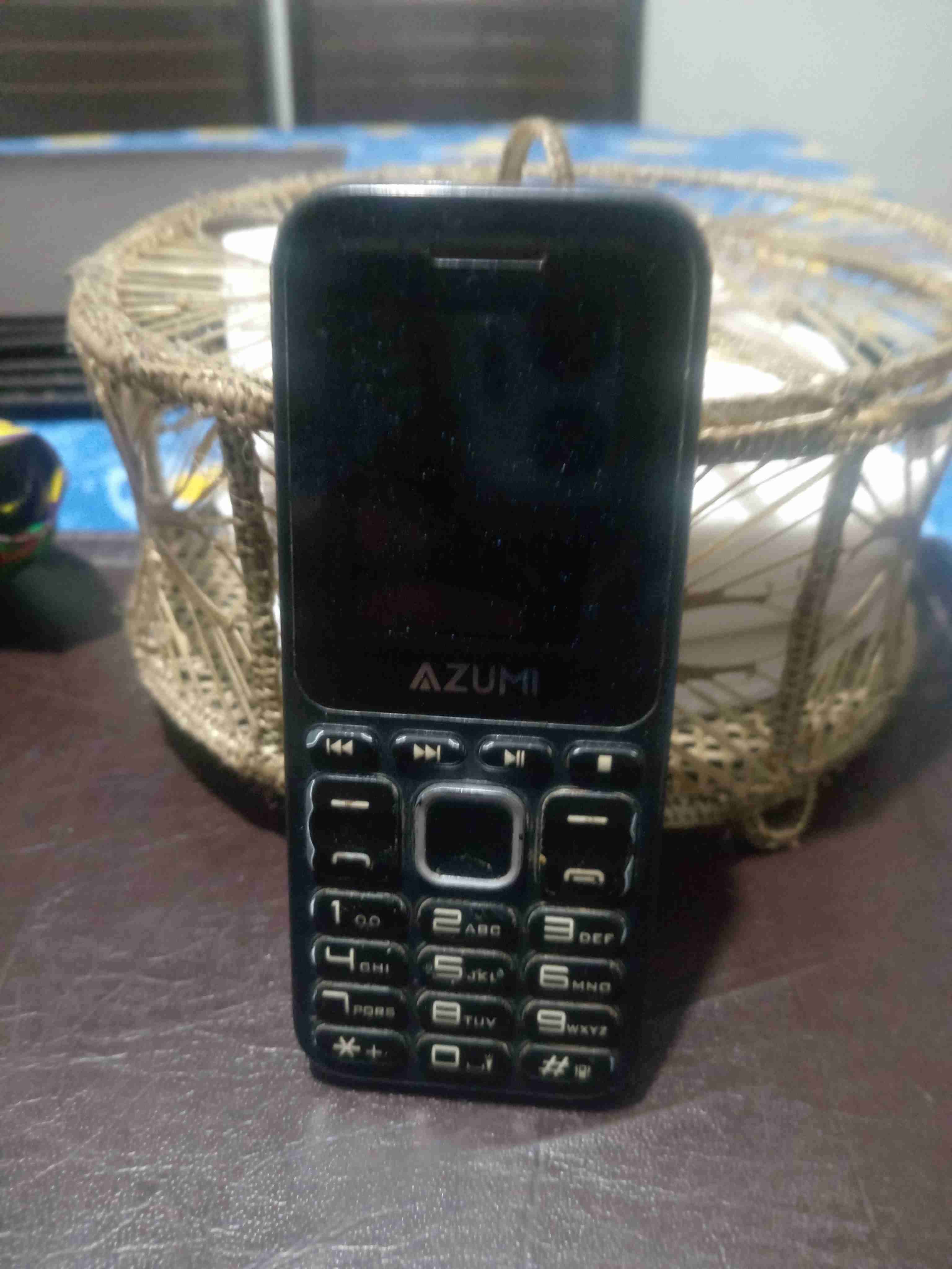 Teléfono móvil Azumi básico