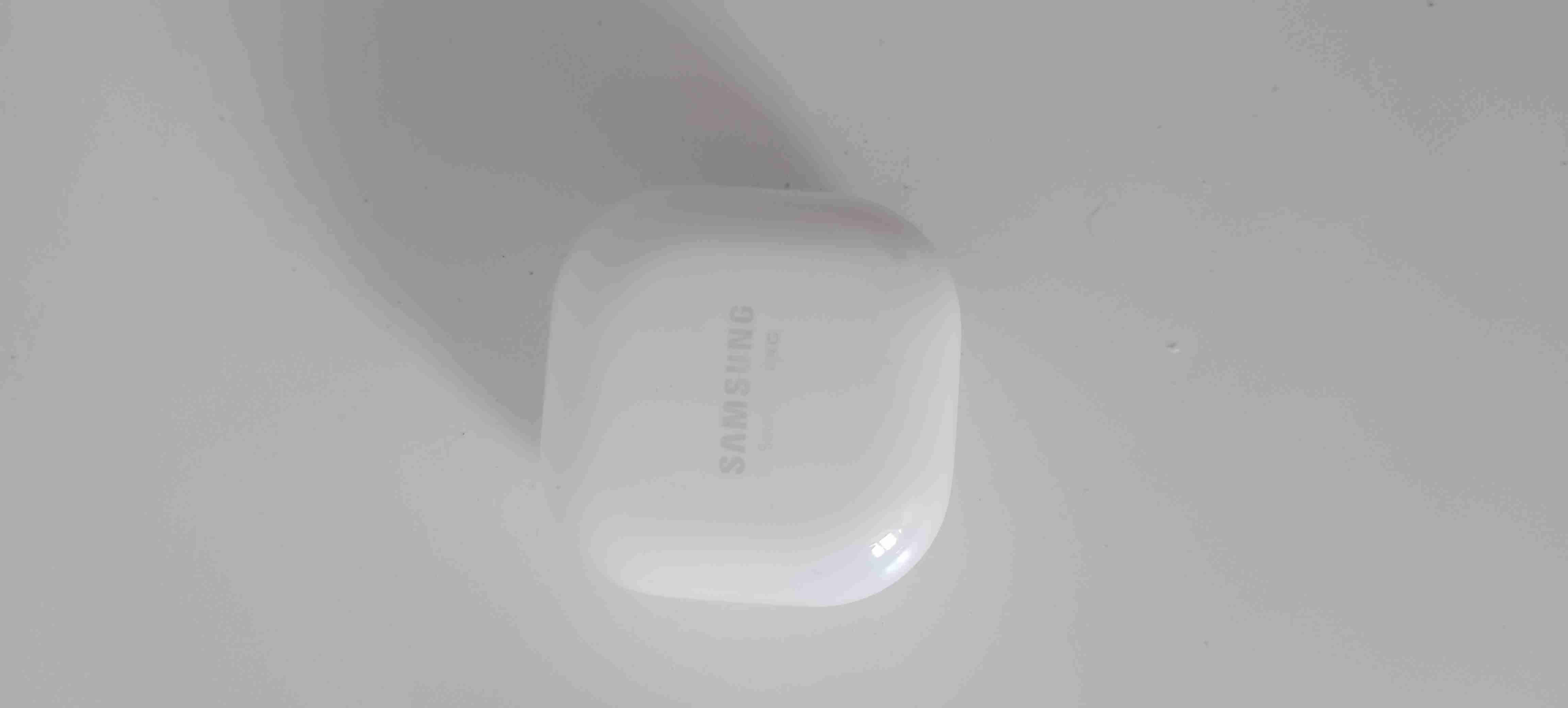 Audífonos inalámbricos blancos - miniatura 2