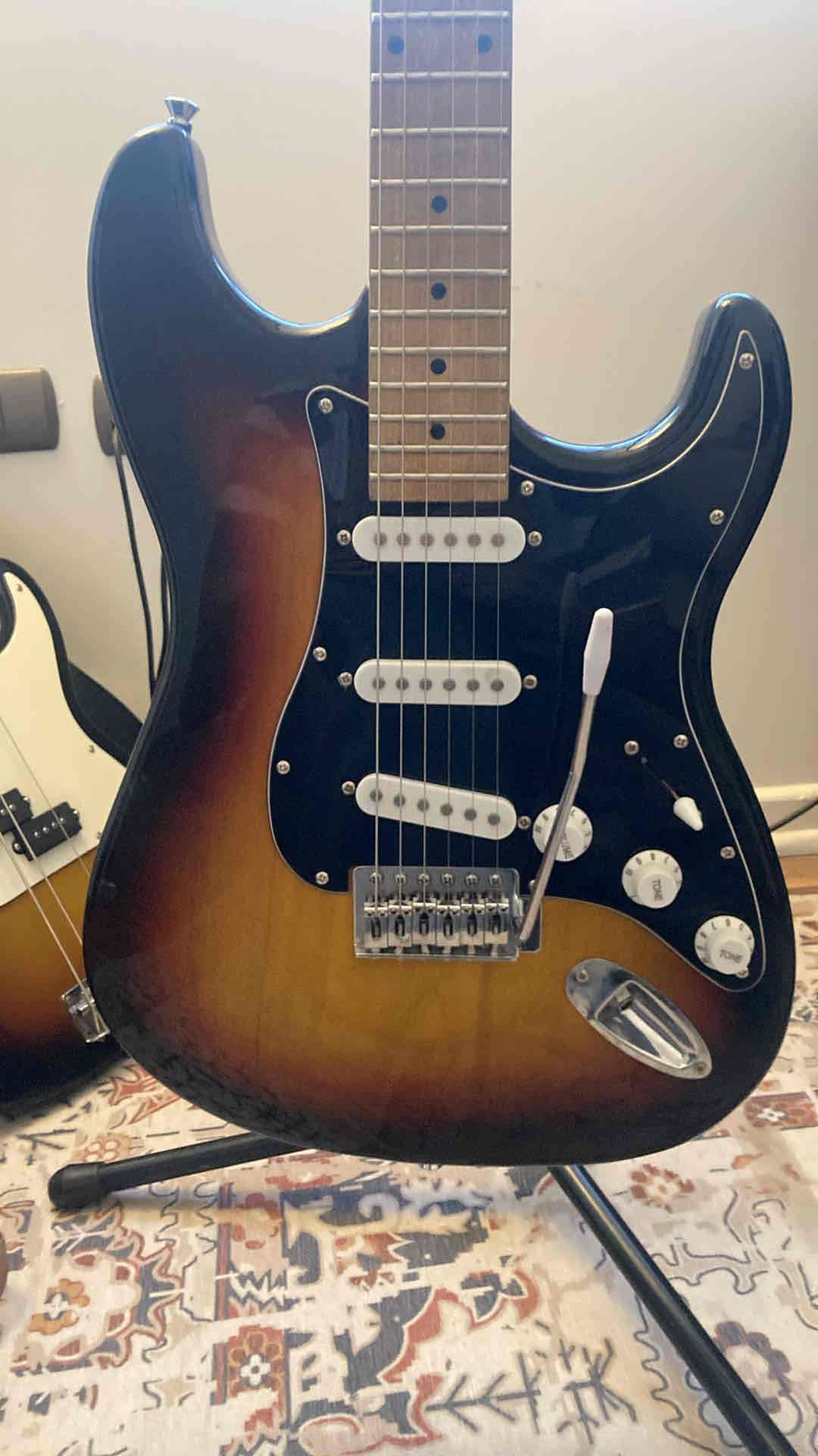 Guitarra eléctrica  buen estado - miniatura 2