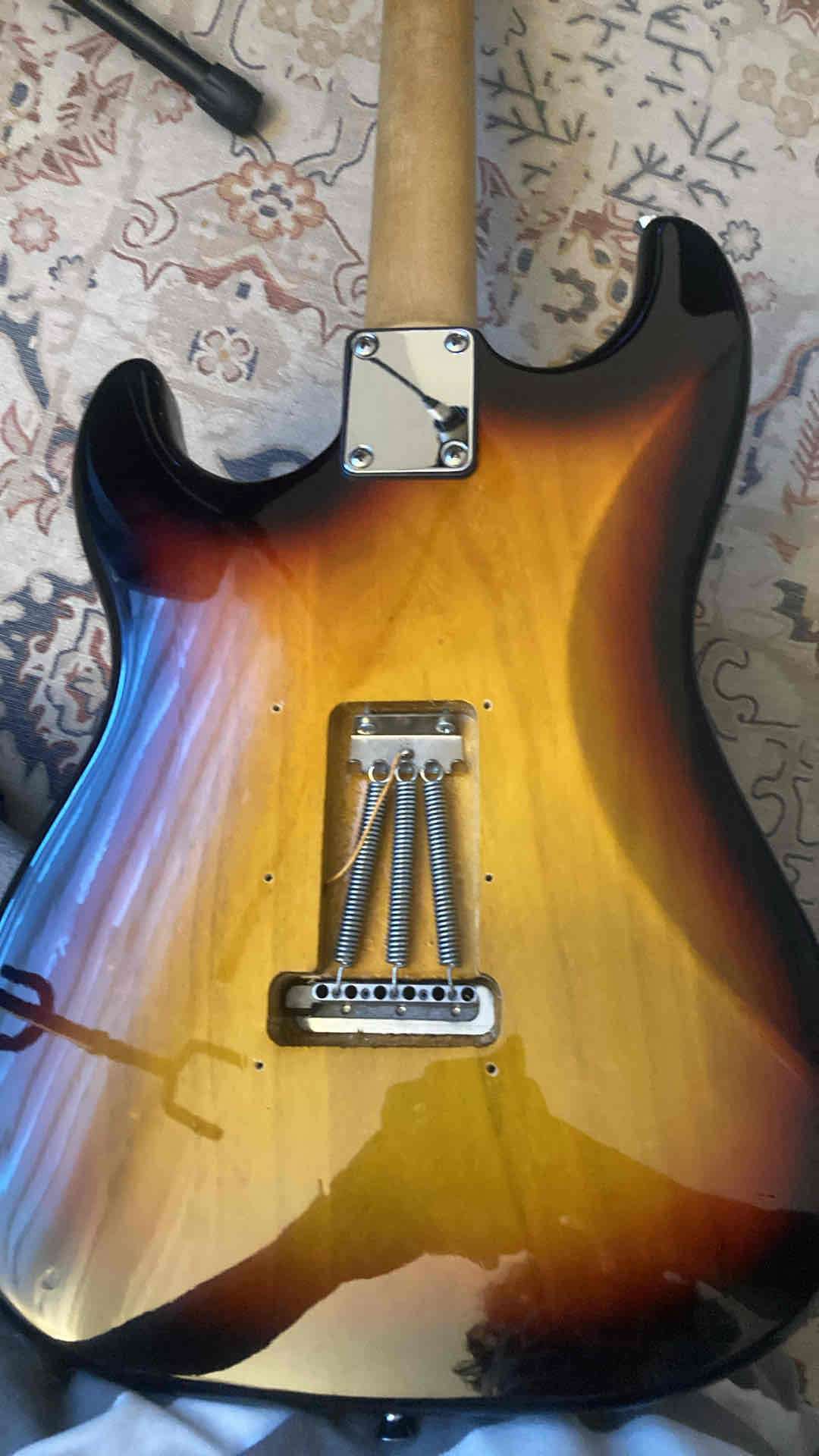 Guitarra eléctrica  buen estado - miniatura 4