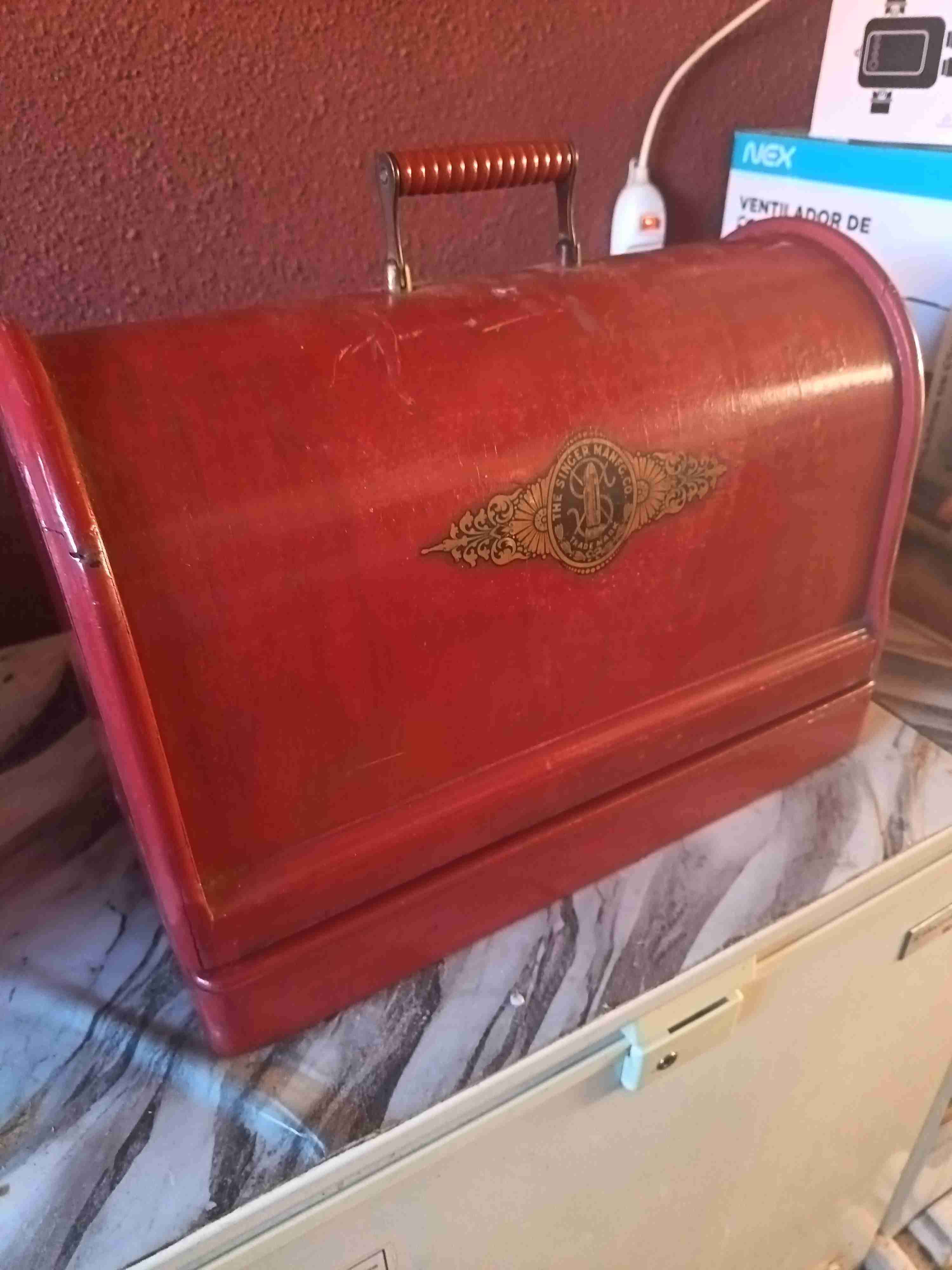 Máquina de coser antigua Singer - miniatura 4