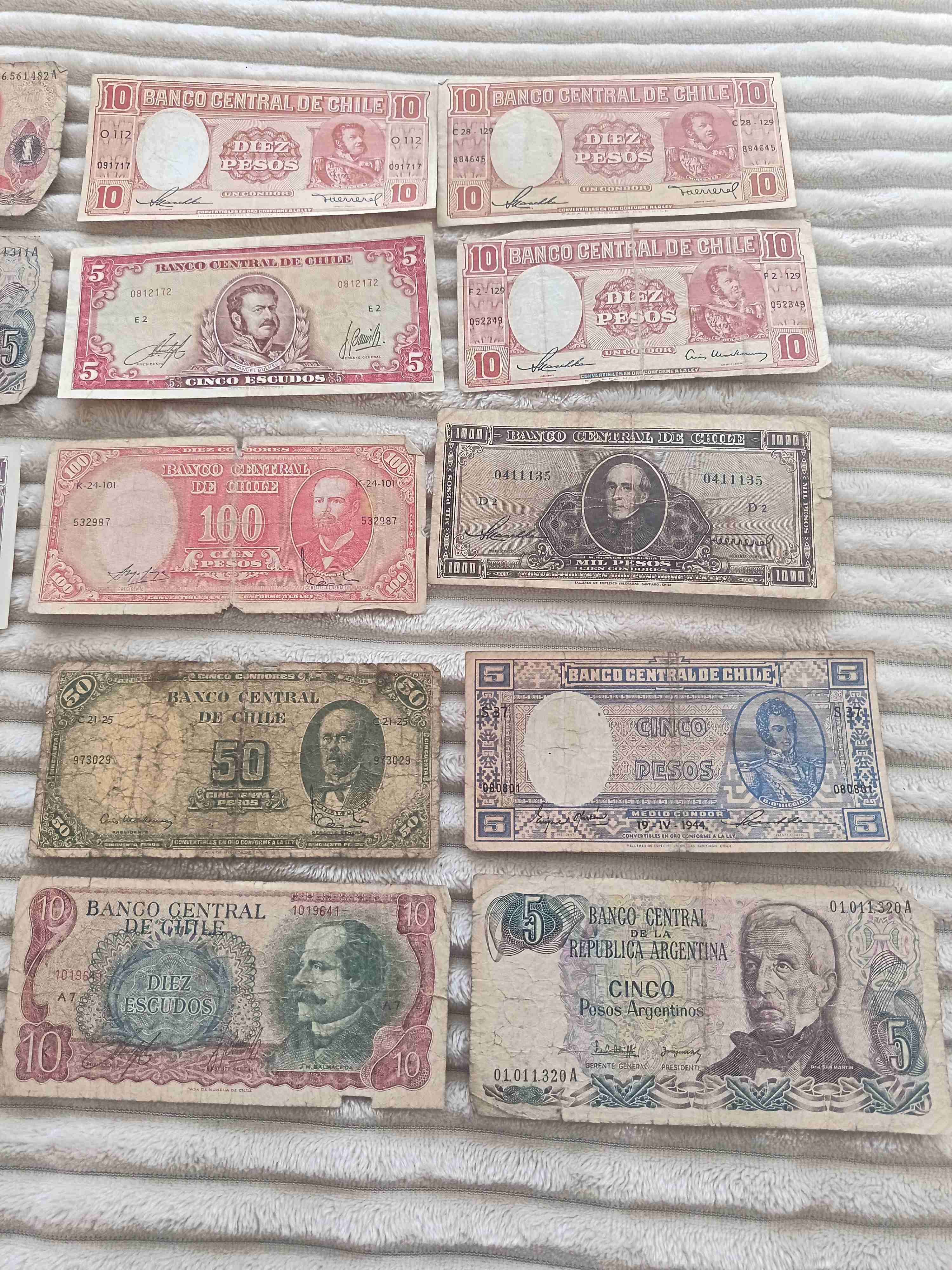 Colección de billetes antiguos variados - miniatura 3