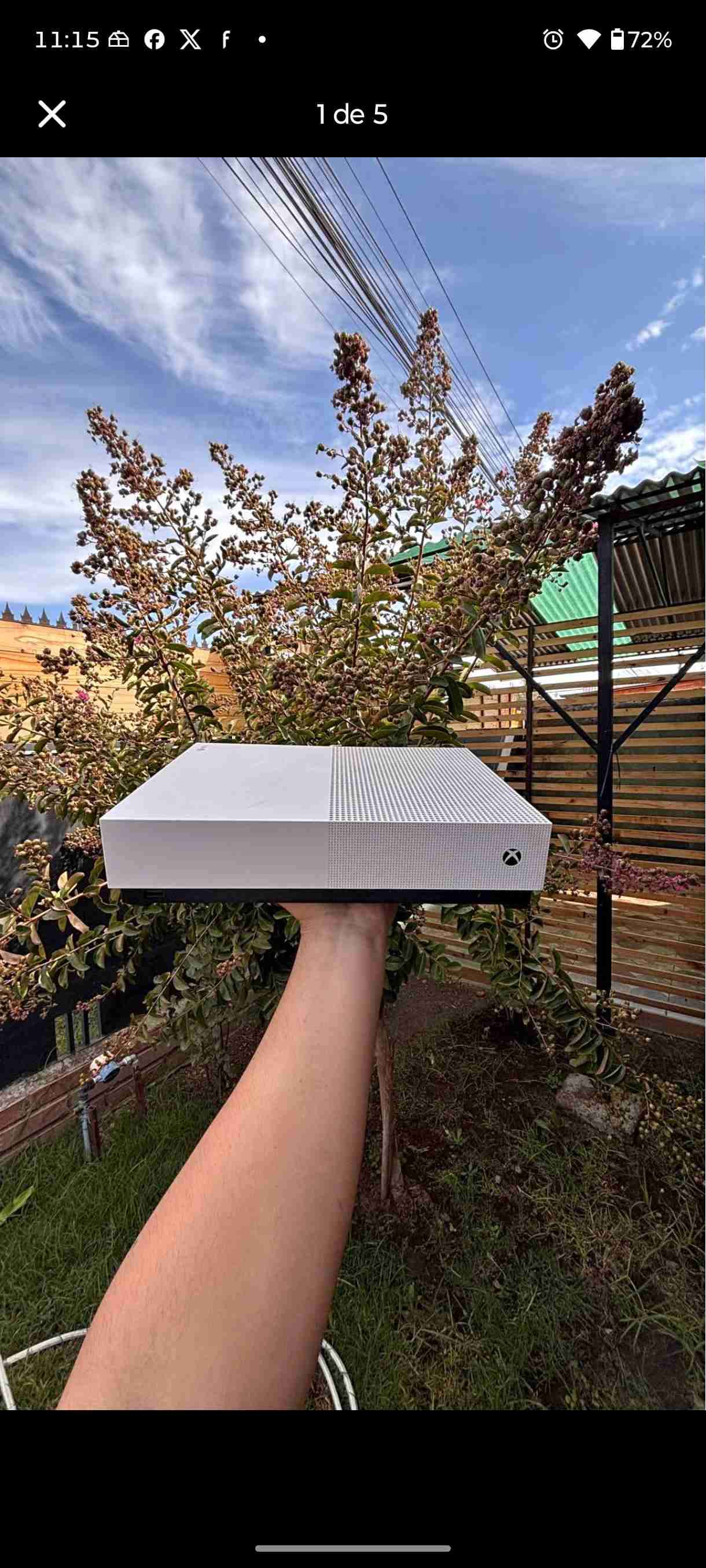 Consola de videojuegos blanca - miniatura 2