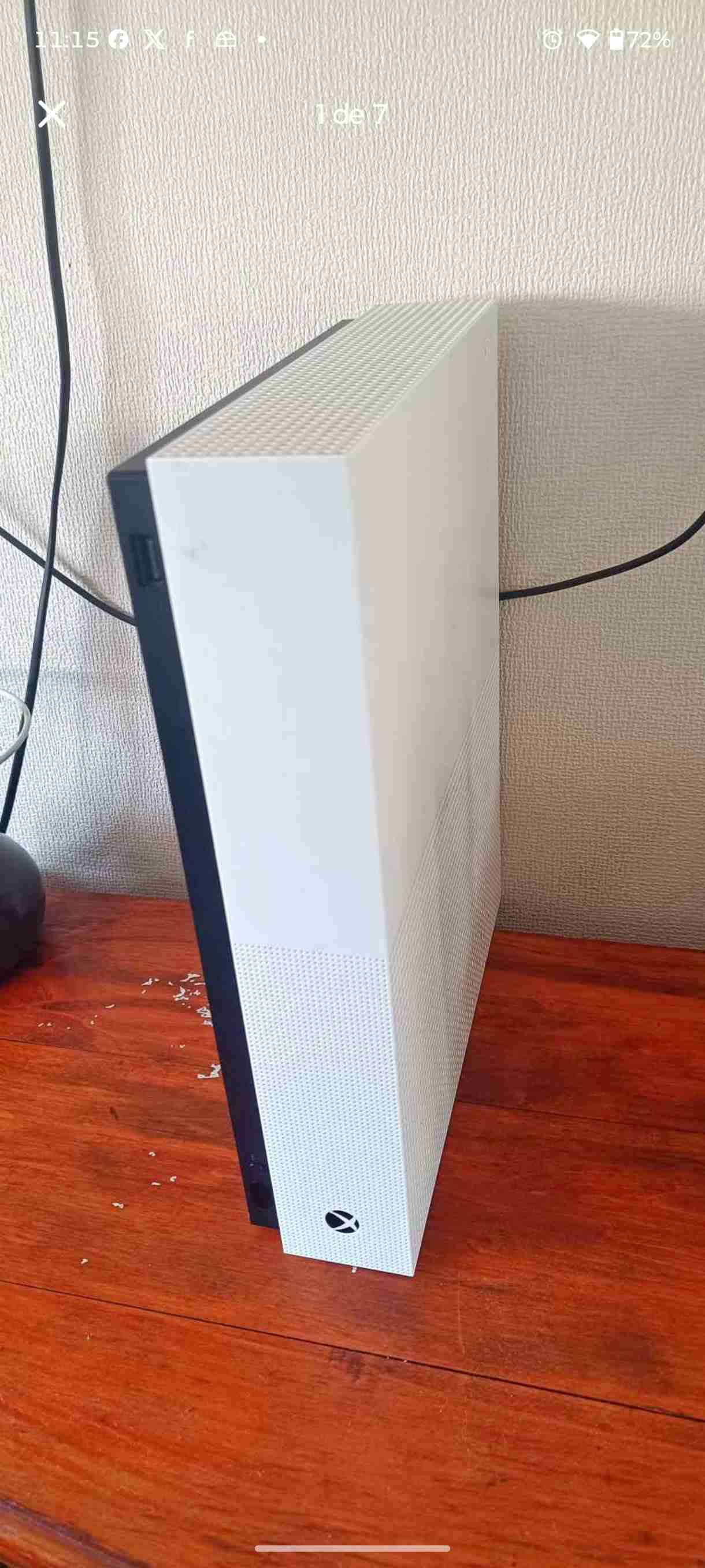 Consola de videojuegos blanca - miniatura 5