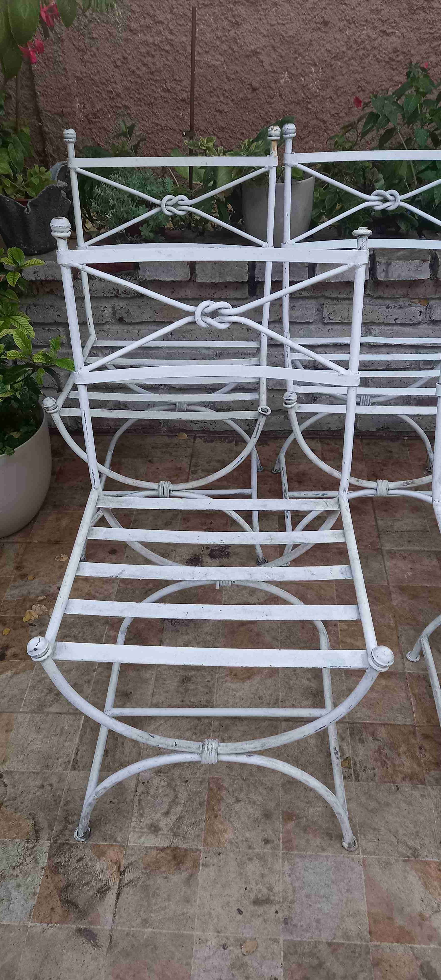 Juego de sillas de metal blancas - miniatura 2