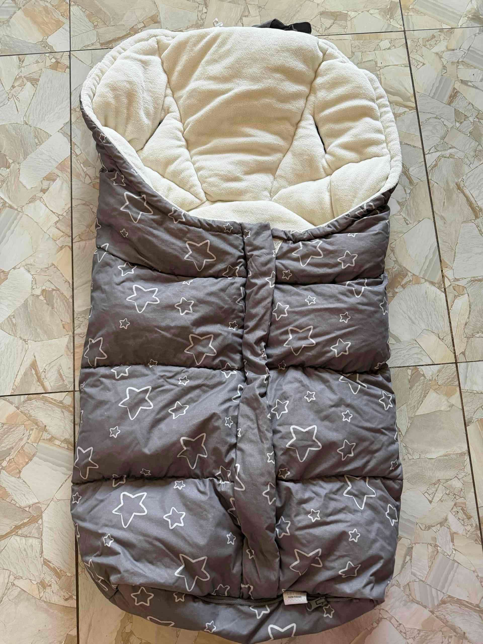 Saco de invierno para coche gris con estrellas