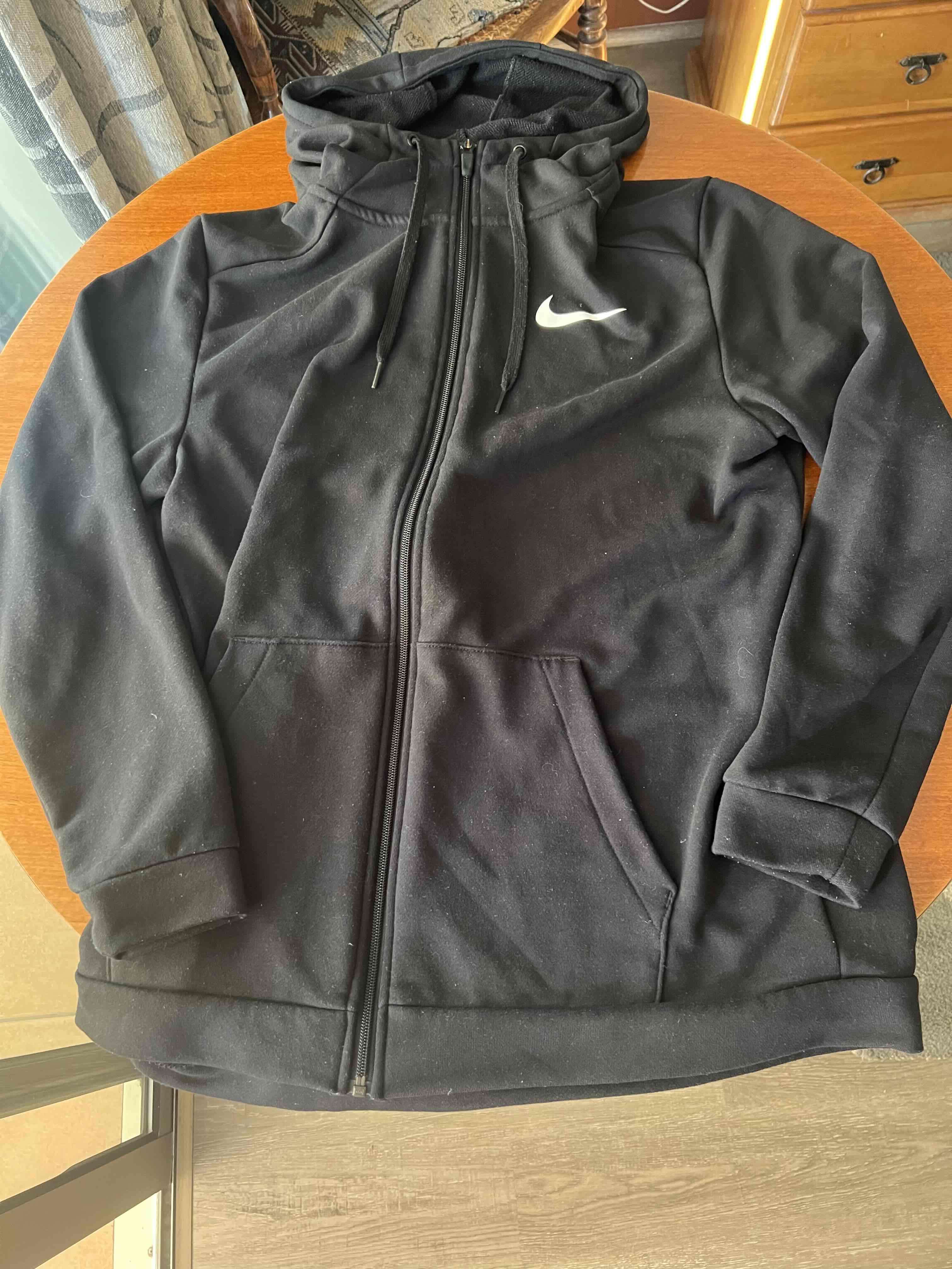Polerón deportivo negro Nike