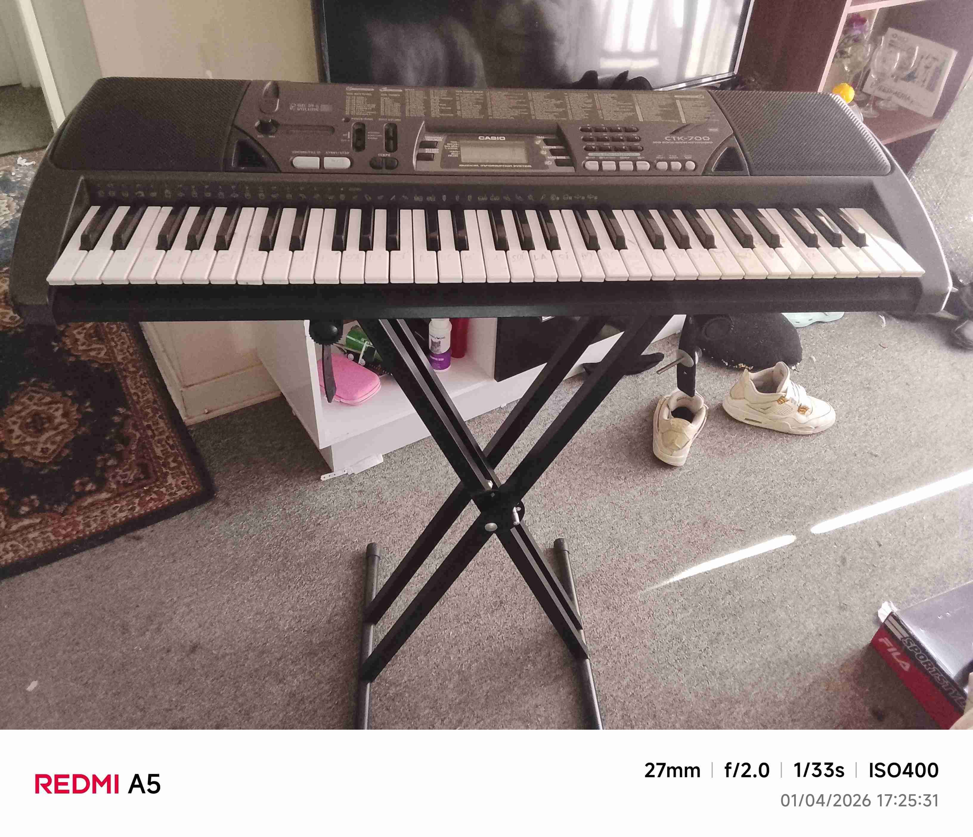 Teclado electrónico Casio con soporte - miniatura 2