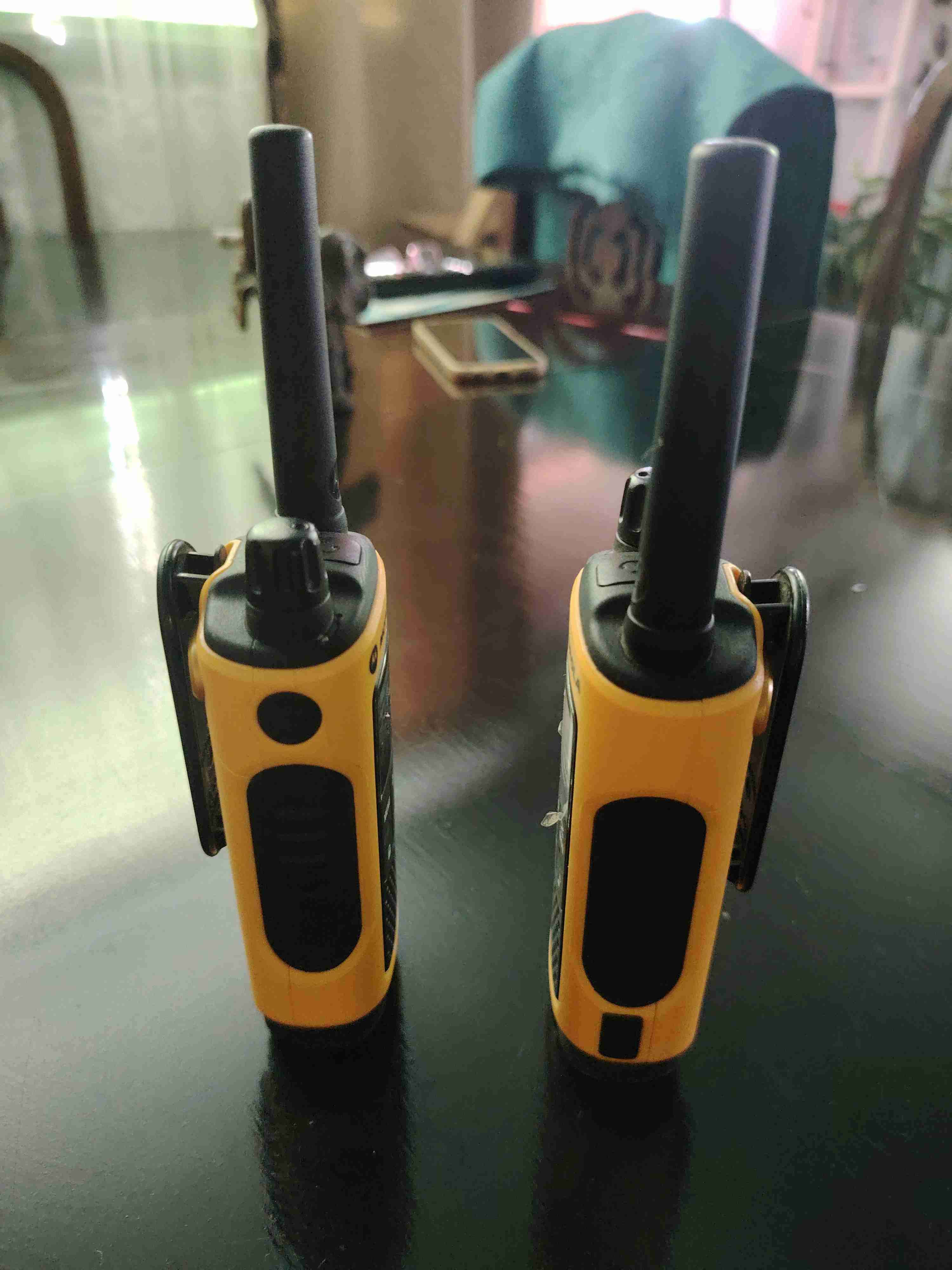 Walkie Talkies Motorola Amarillos - miniatura 3