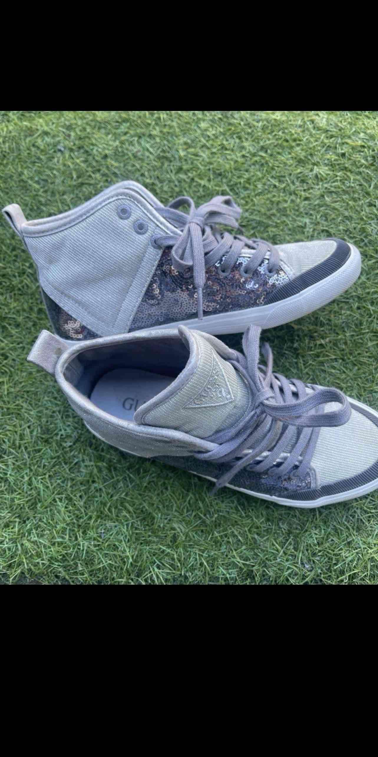 Zapatillas GUESS grises lentejuelas