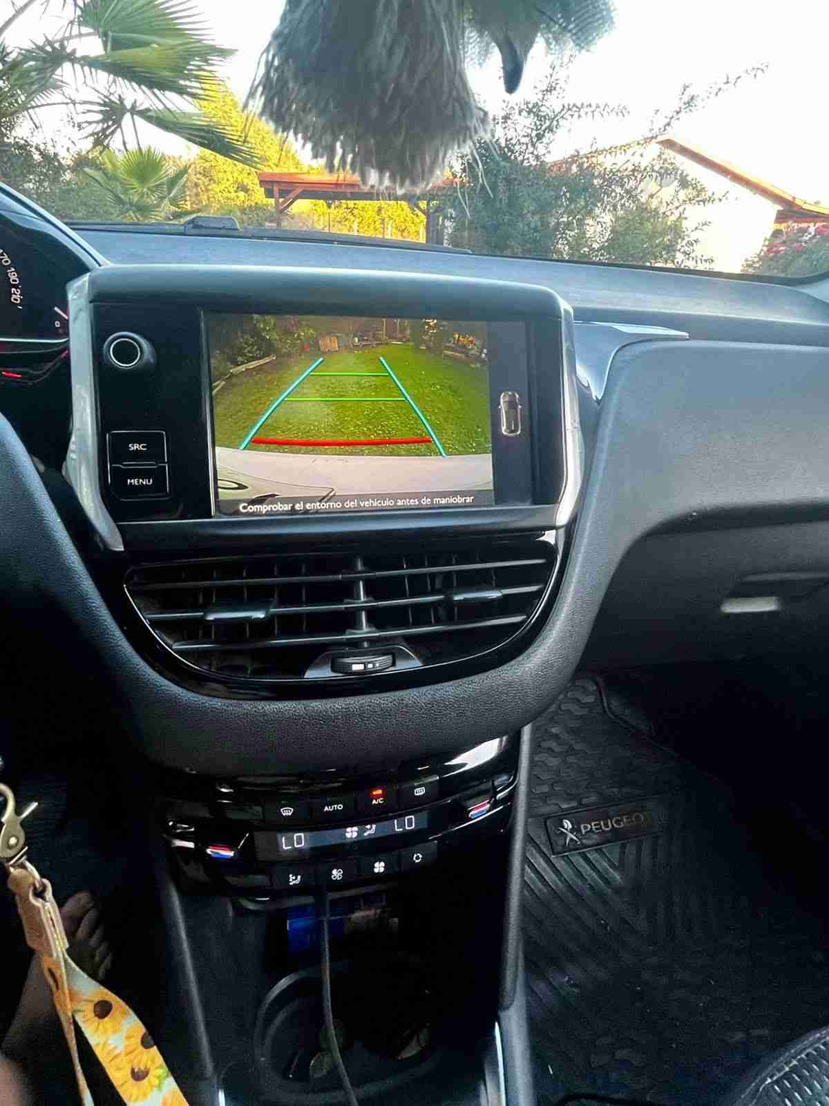 Auto Peugeot 208 - miniatura 6