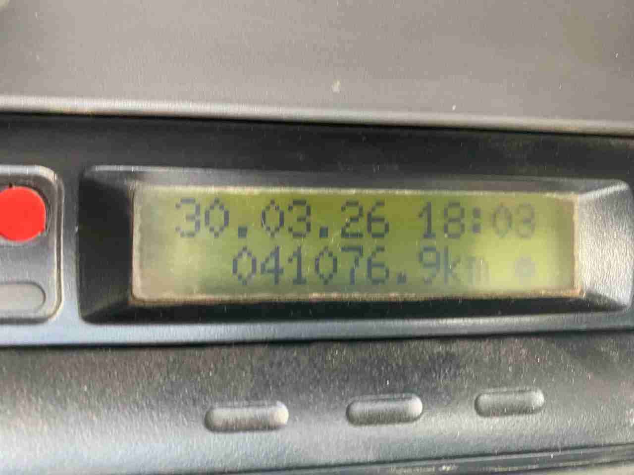 Camión blanco Freightliner - miniatura 3