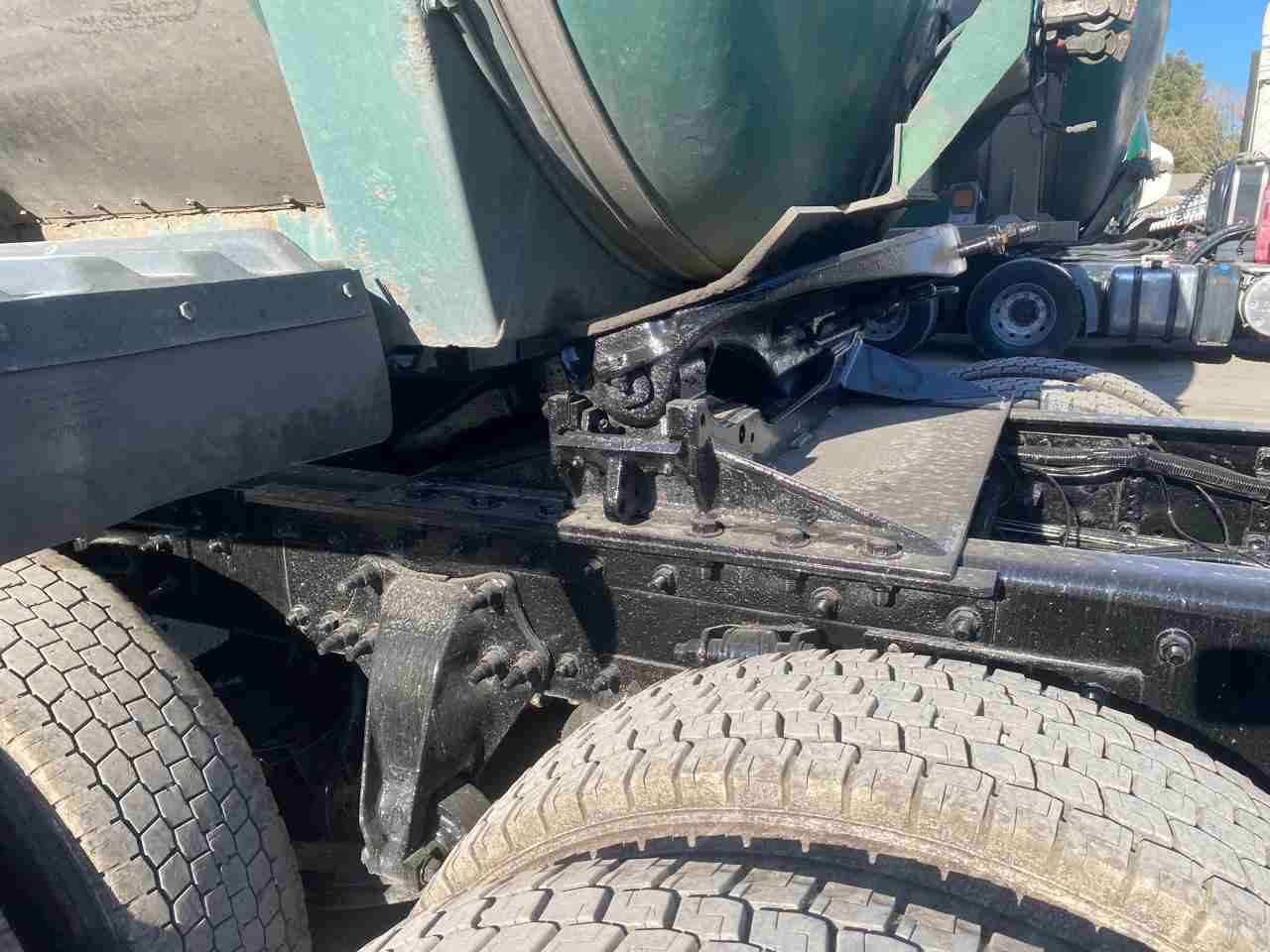 Camión blanco Freightliner - miniatura 5