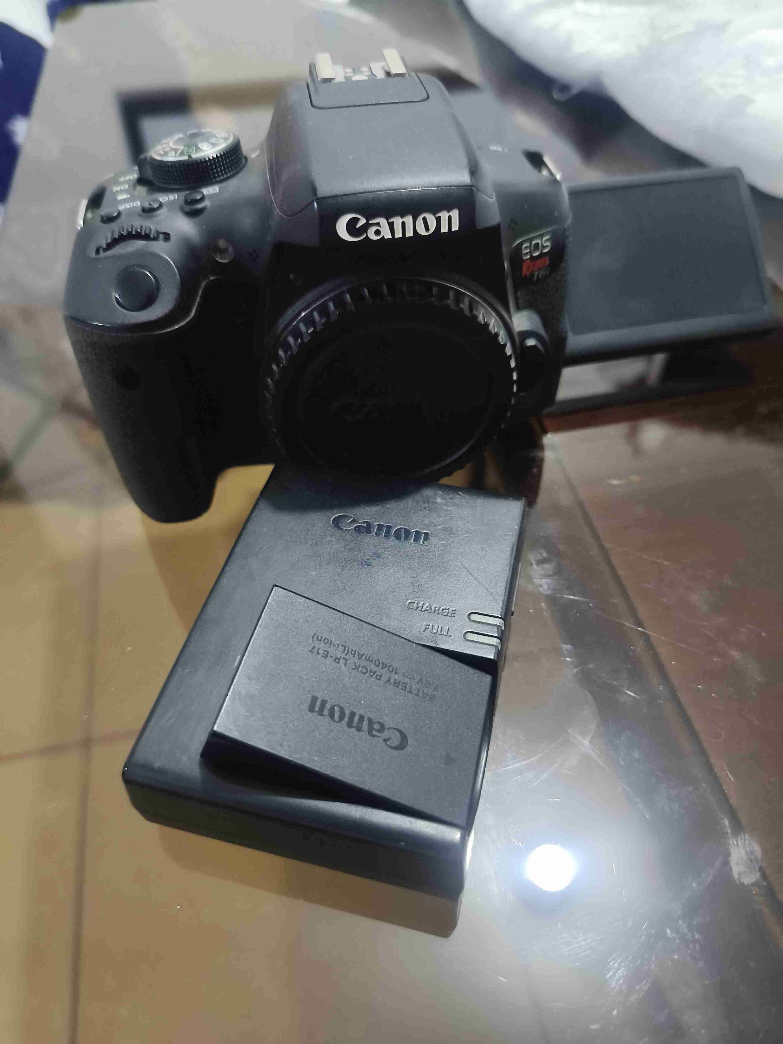 Cámara Canon T6i con cargador - miniatura 2