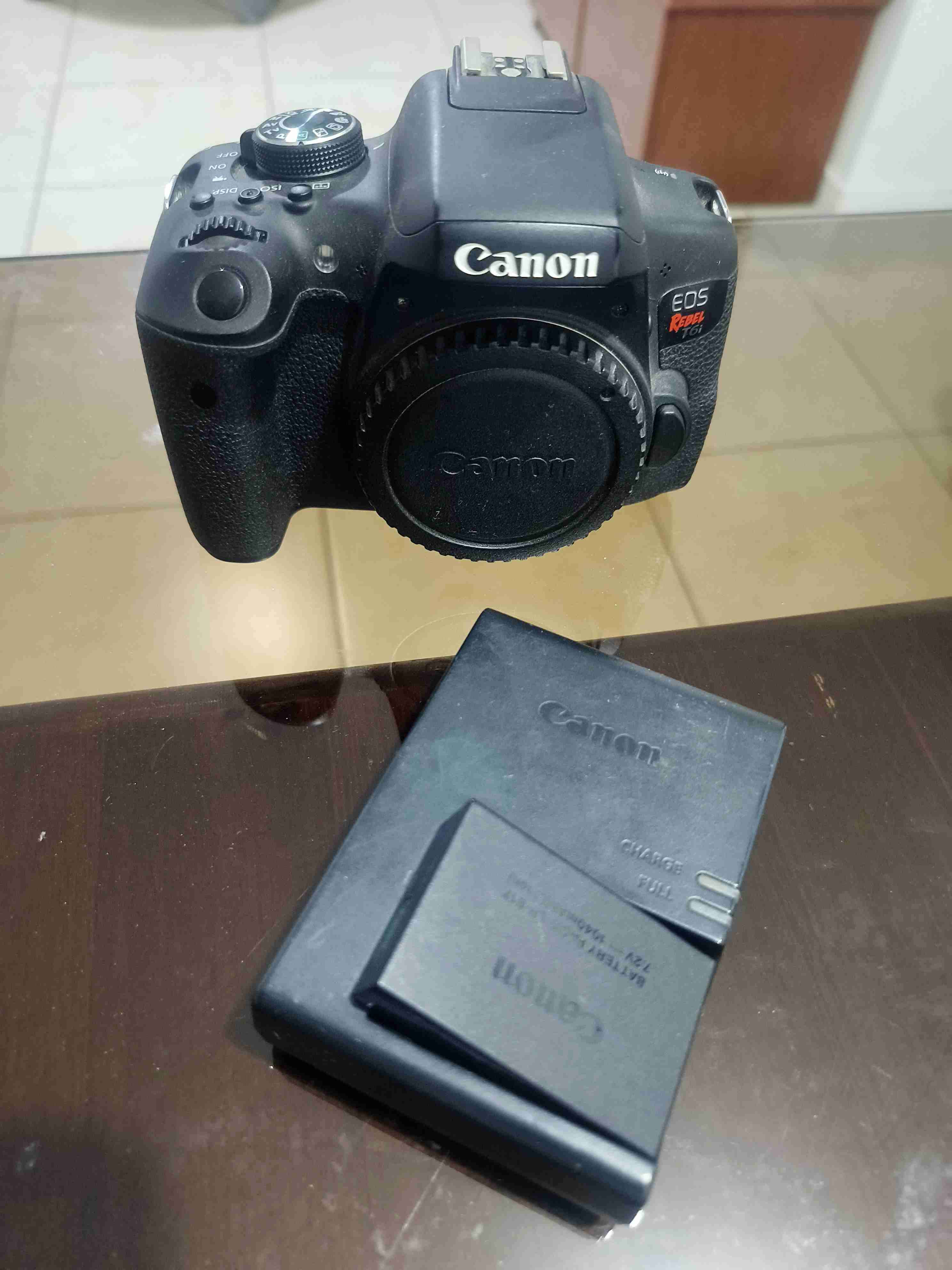 Cámara Canon T6i con cargador - miniatura 5