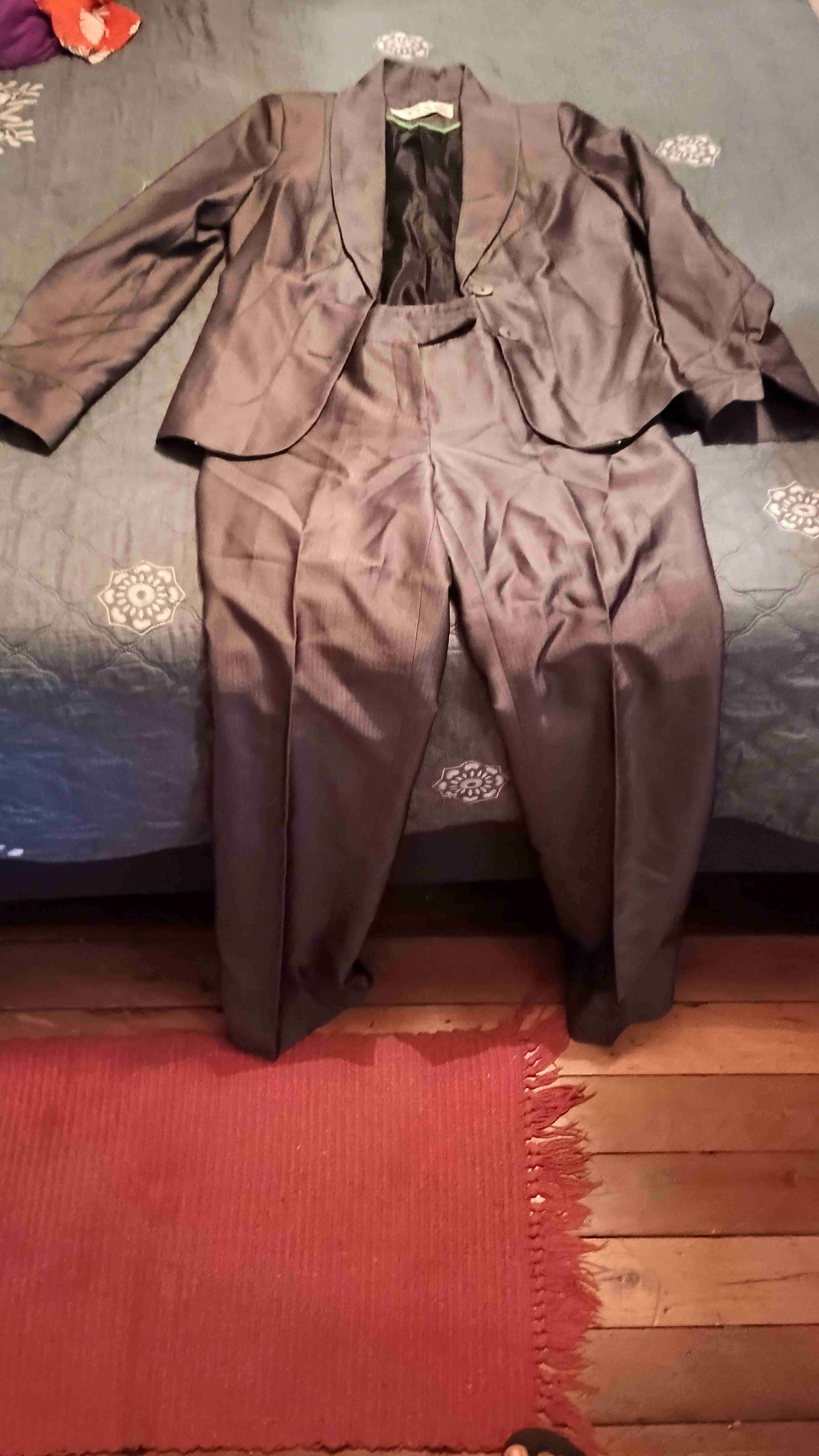 Traje formal gris con blazer