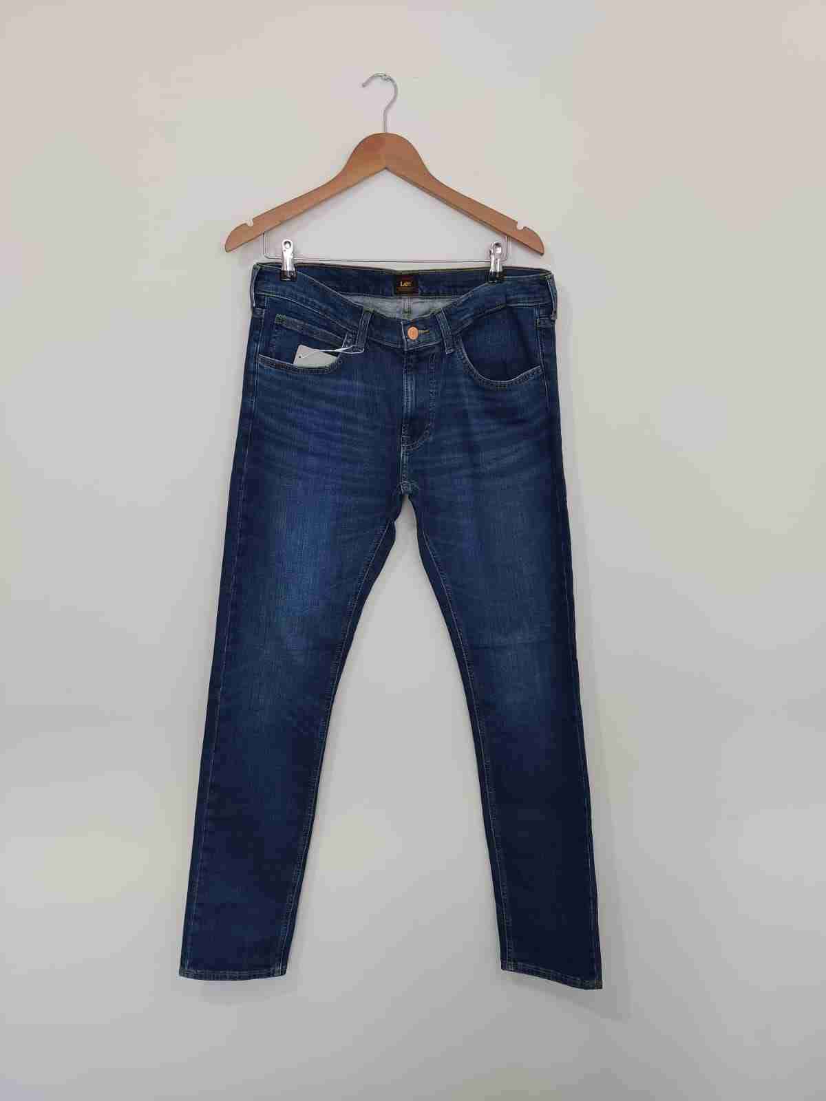 Jeans azul oscuro marca Lee talla 44 hombre.