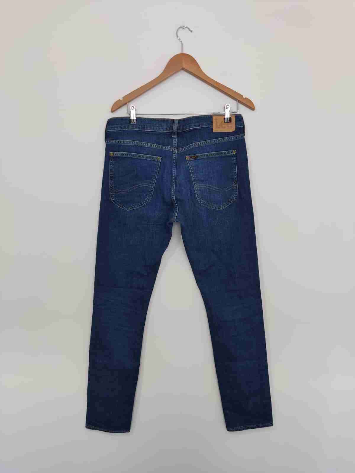 Jeans azul oscuro marca Lee talla 44 hombre. - miniatura 2