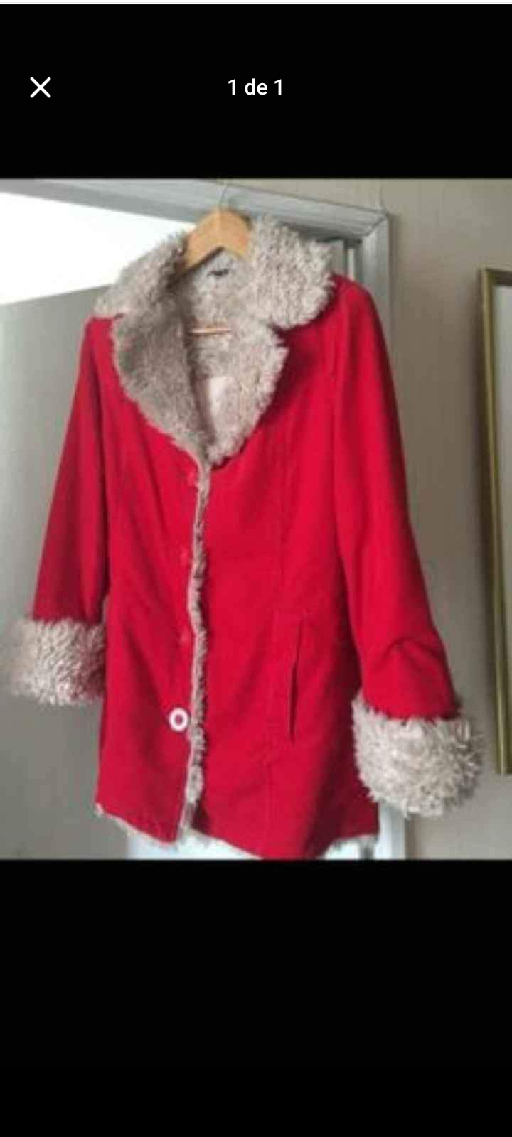 Abrigo rojo con forro peludo