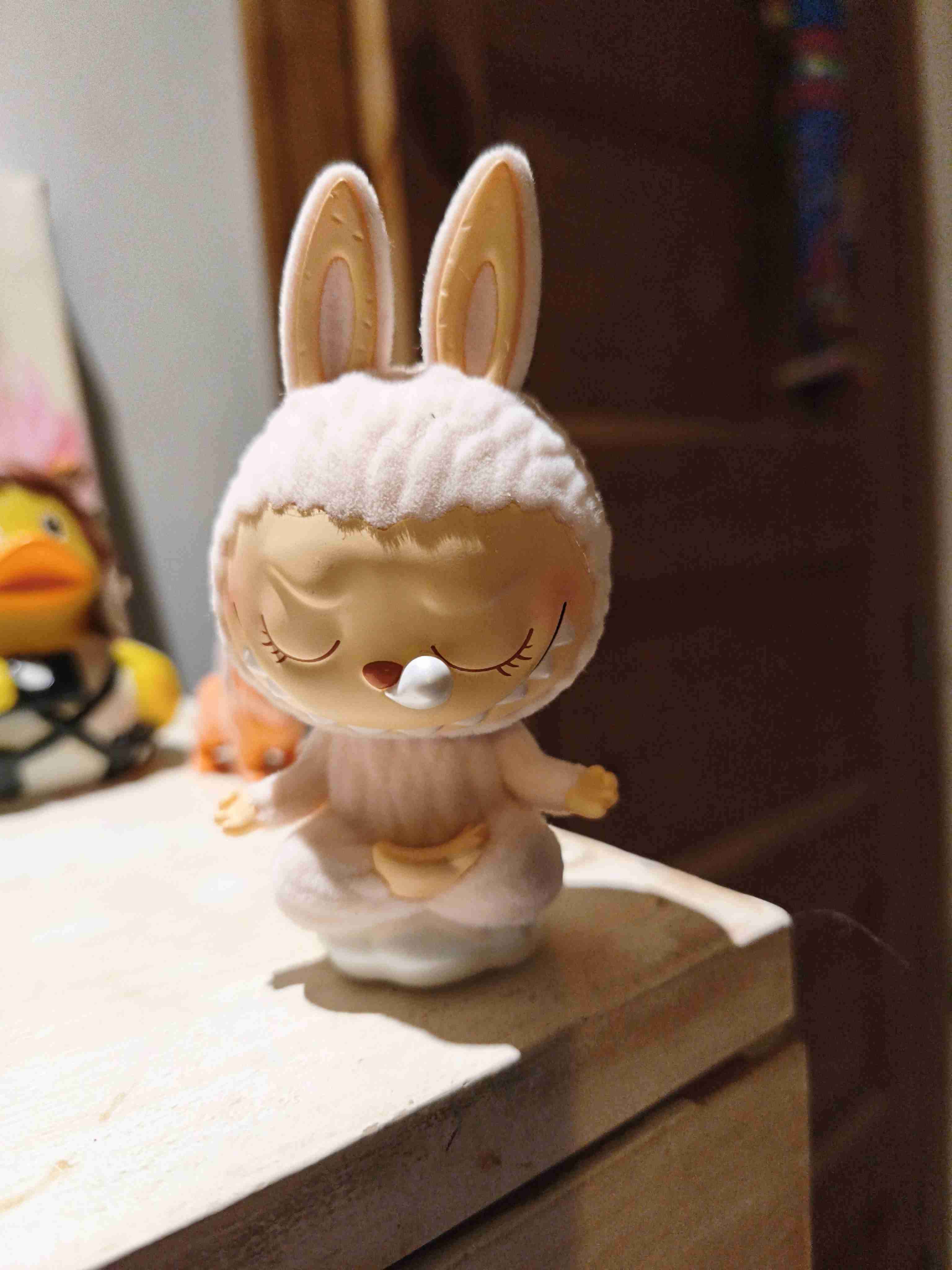 Labubu original - edición yoga - miniatura 2