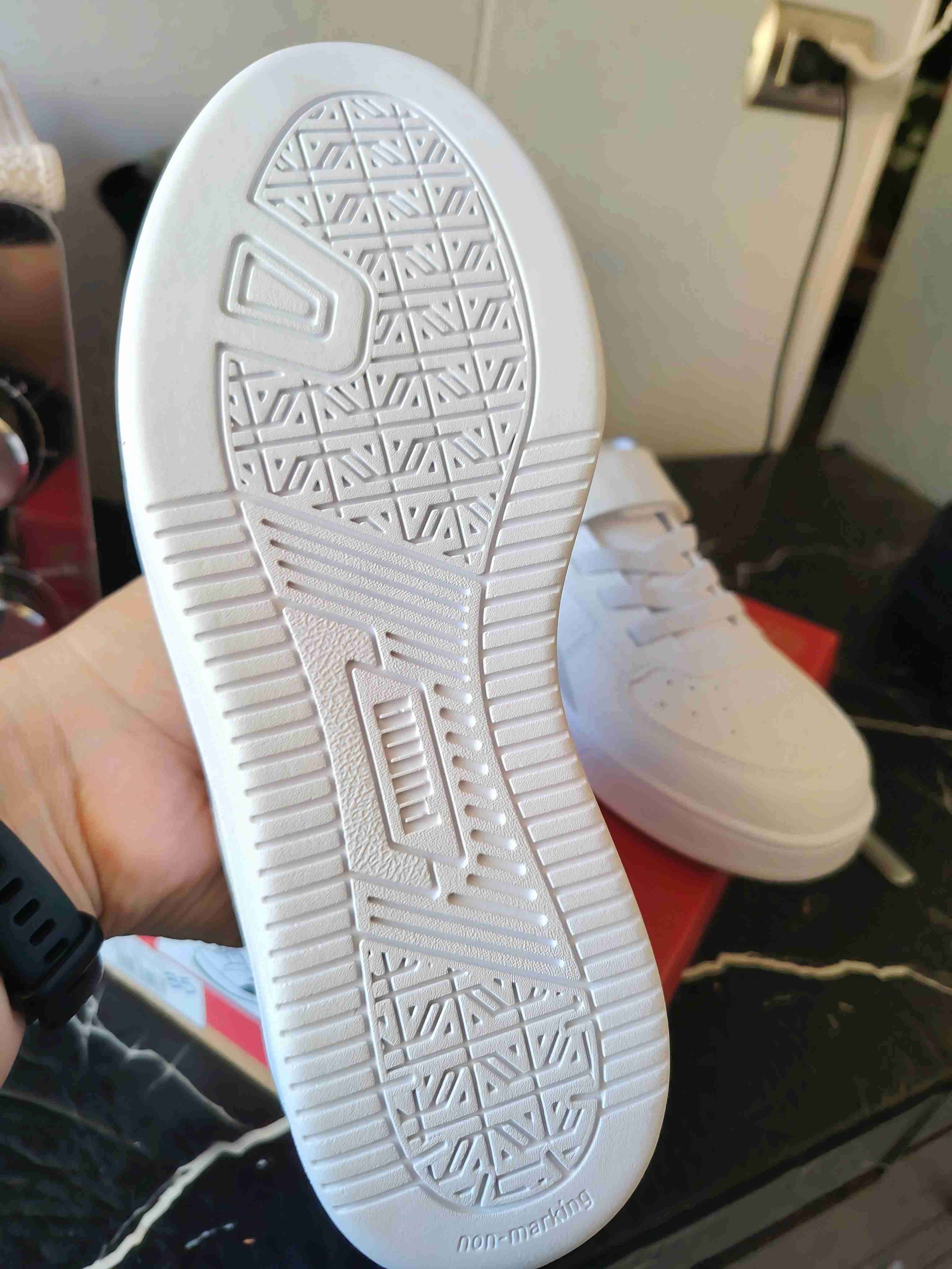 Zapatillas blancas Puma nuevas - miniatura 2