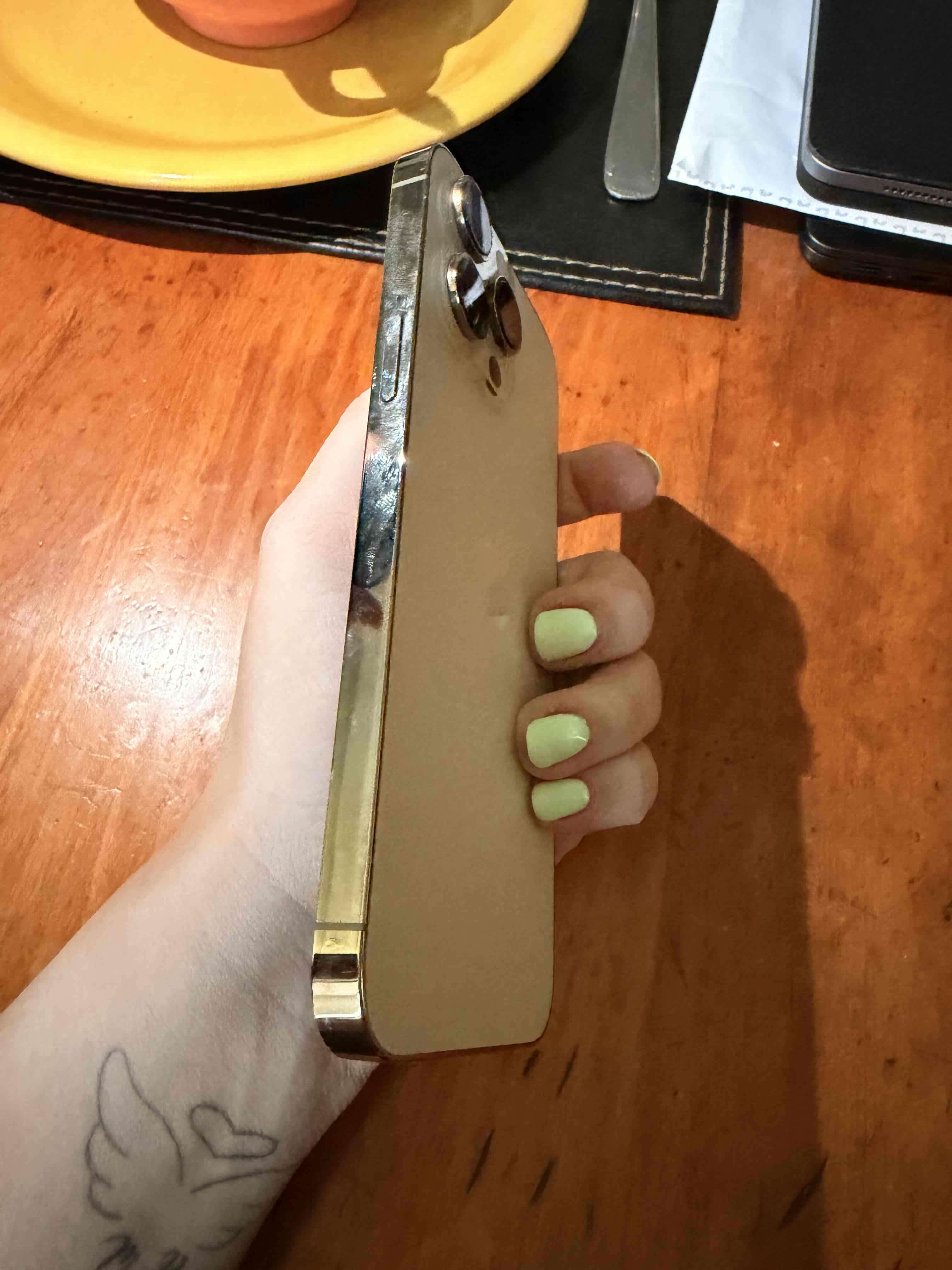 iPhone 14 Pro Max Dorado - miniatura 4