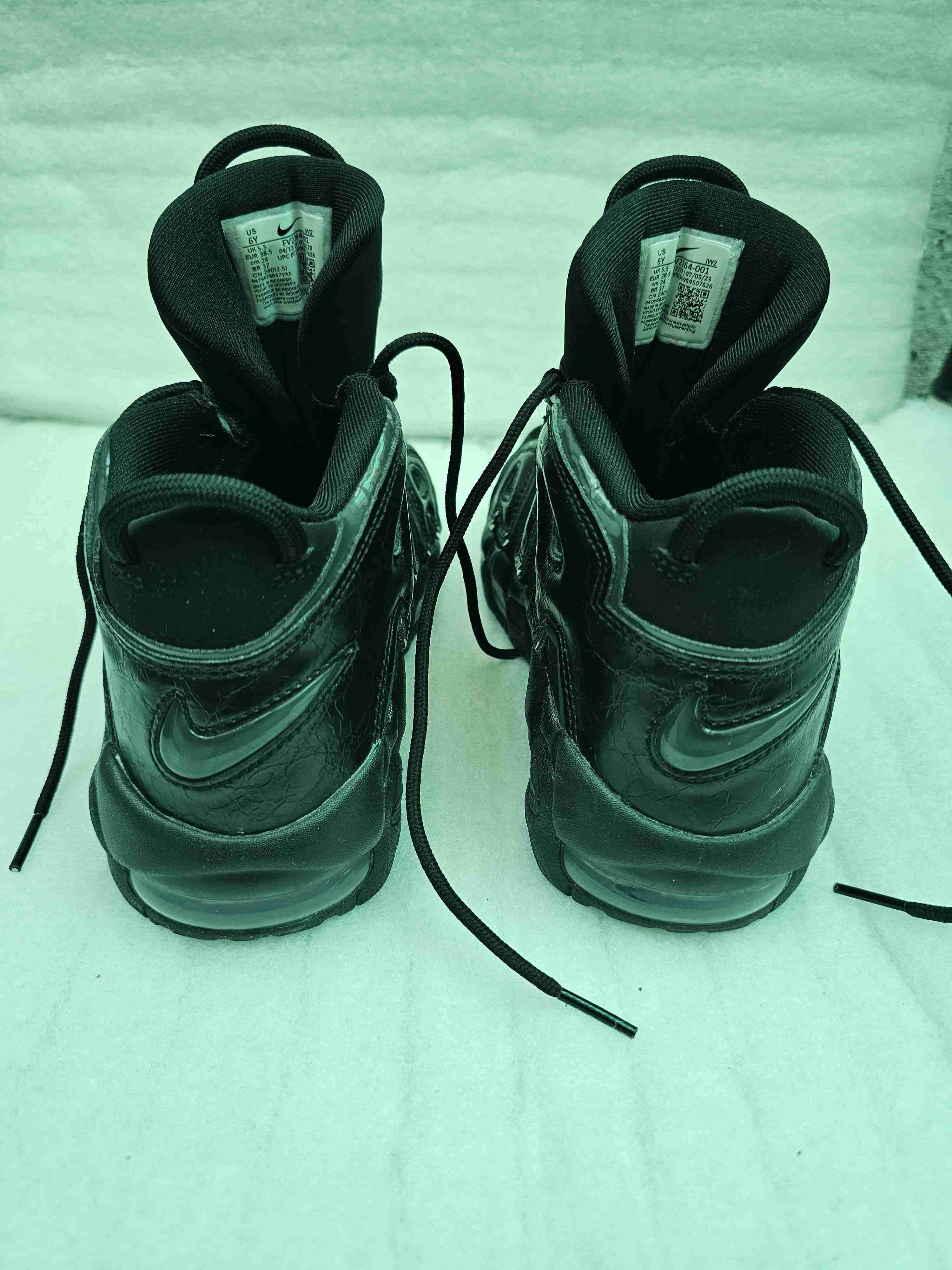 ZAPATILLAS NIKE AIR MORE UPTEMPO KI BP TRIPLE BLAC - miniatura 3