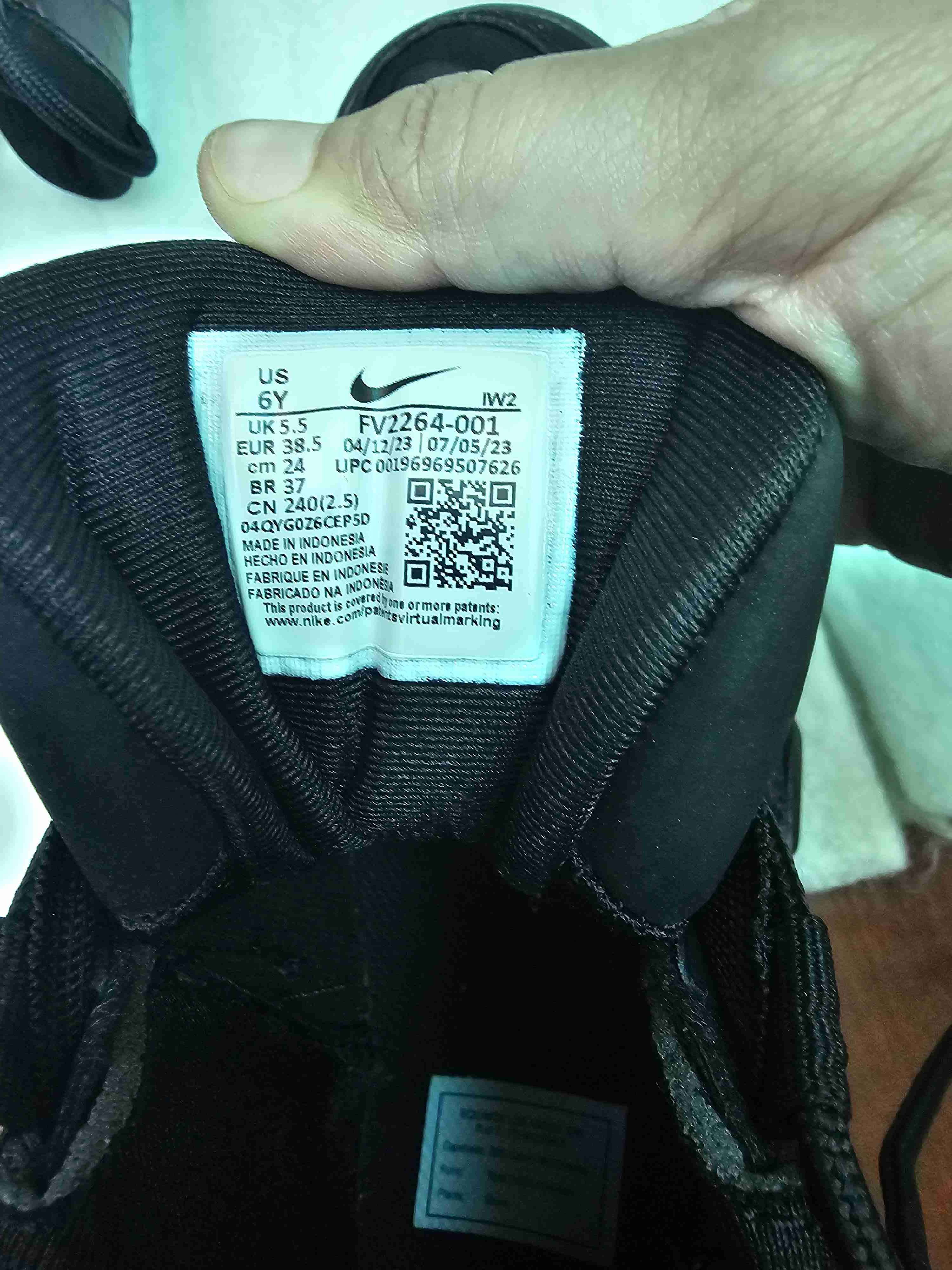 ZAPATILLAS NIKE AIR MORE UPTEMPO KI BP TRIPLE BLAC - miniatura 5