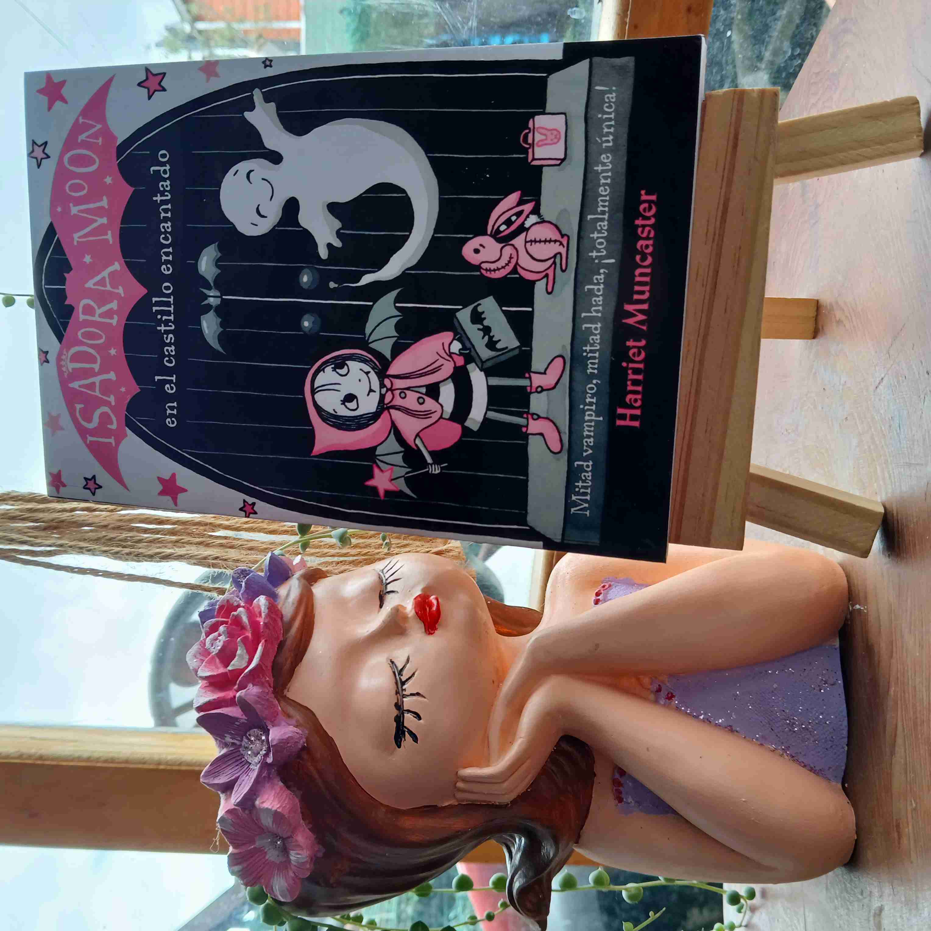 Libro Isadora Moon va al colegio - miniatura 2