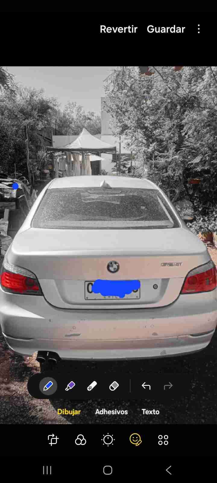 Auto sedán plateado en buen estado - miniatura 3