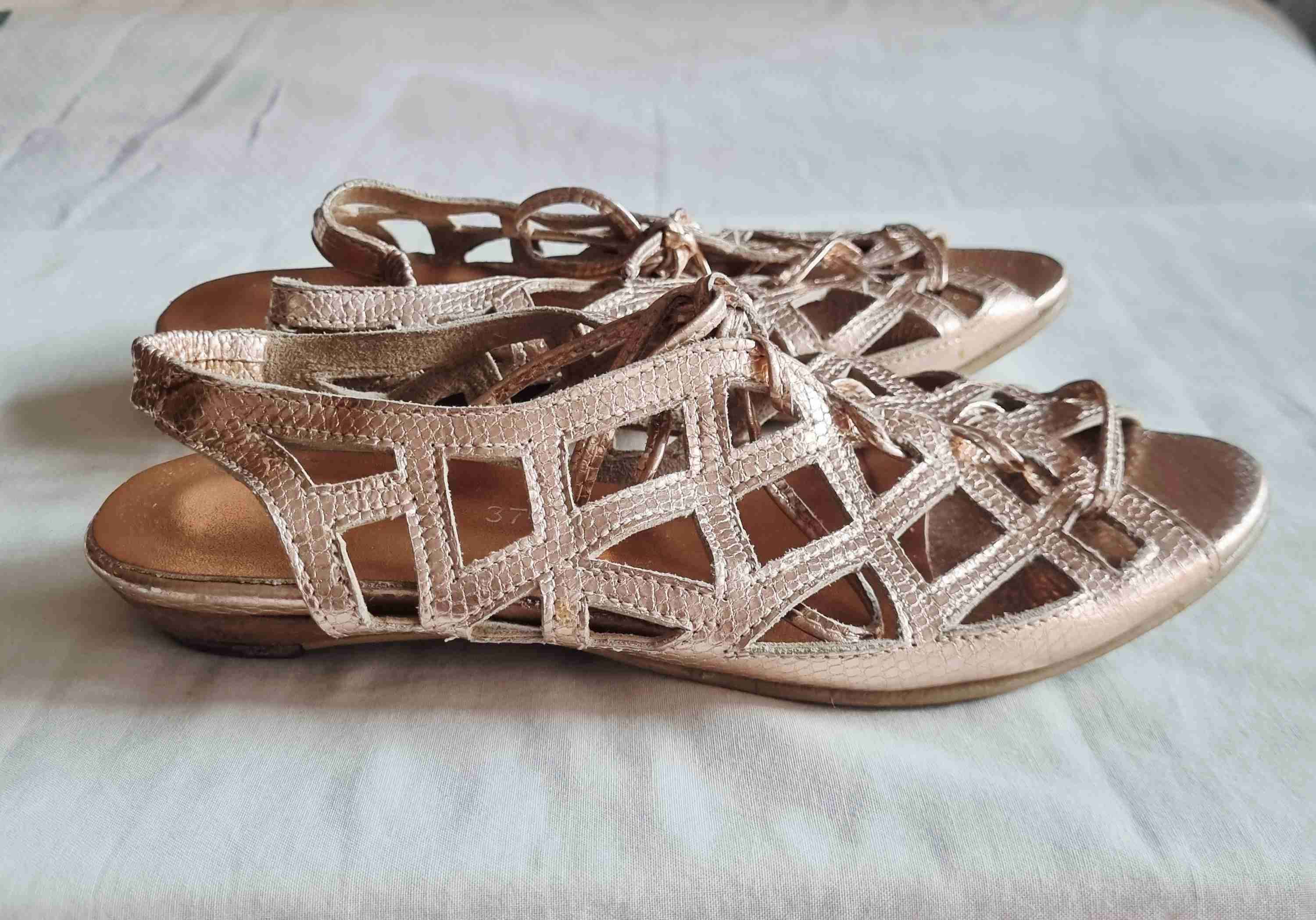 Sandalias marca ROMANO n°37. Planas. Cuero. - miniatura 3