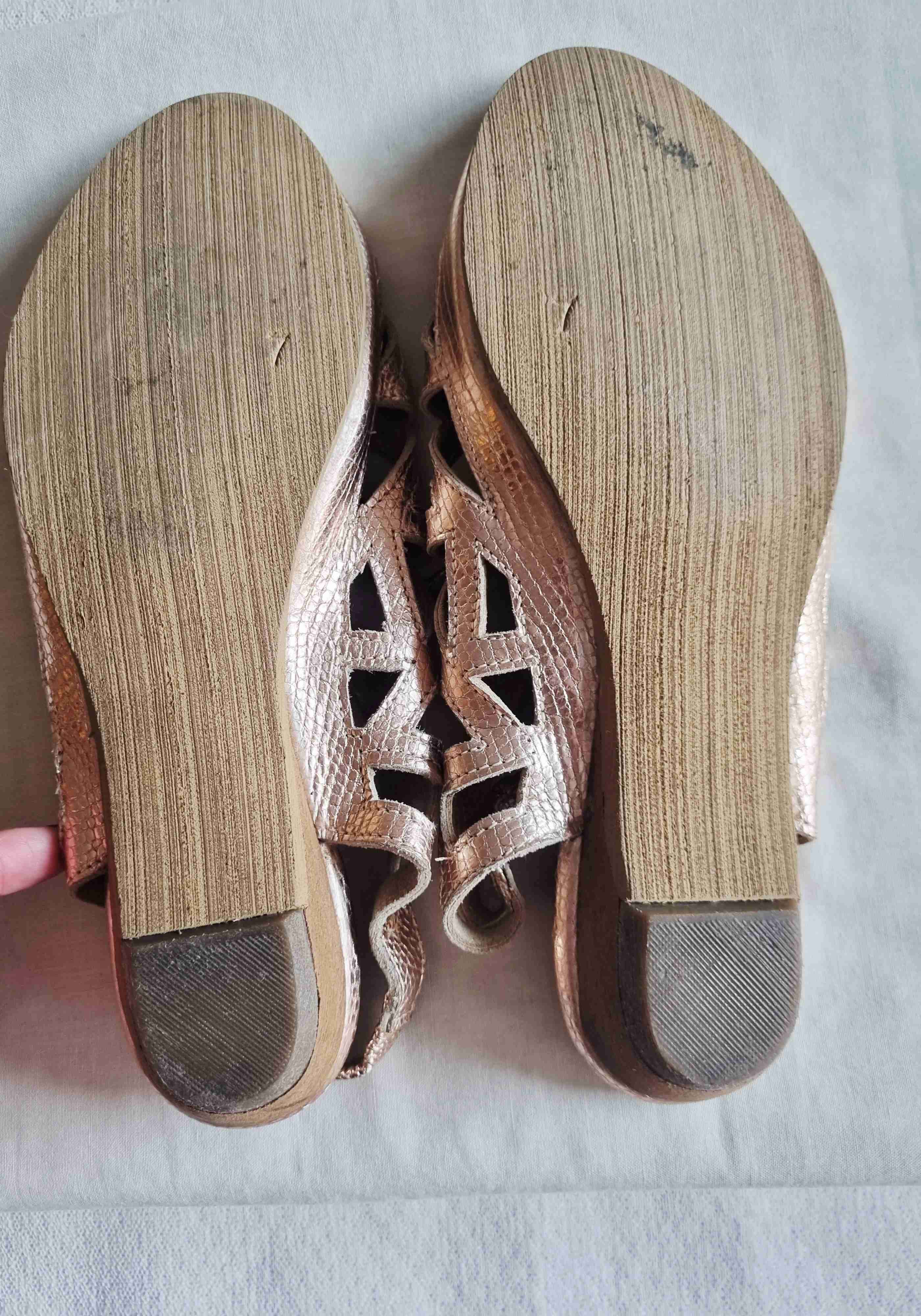 Sandalias marca ROMANO n°37. Planas. Cuero. - miniatura 5