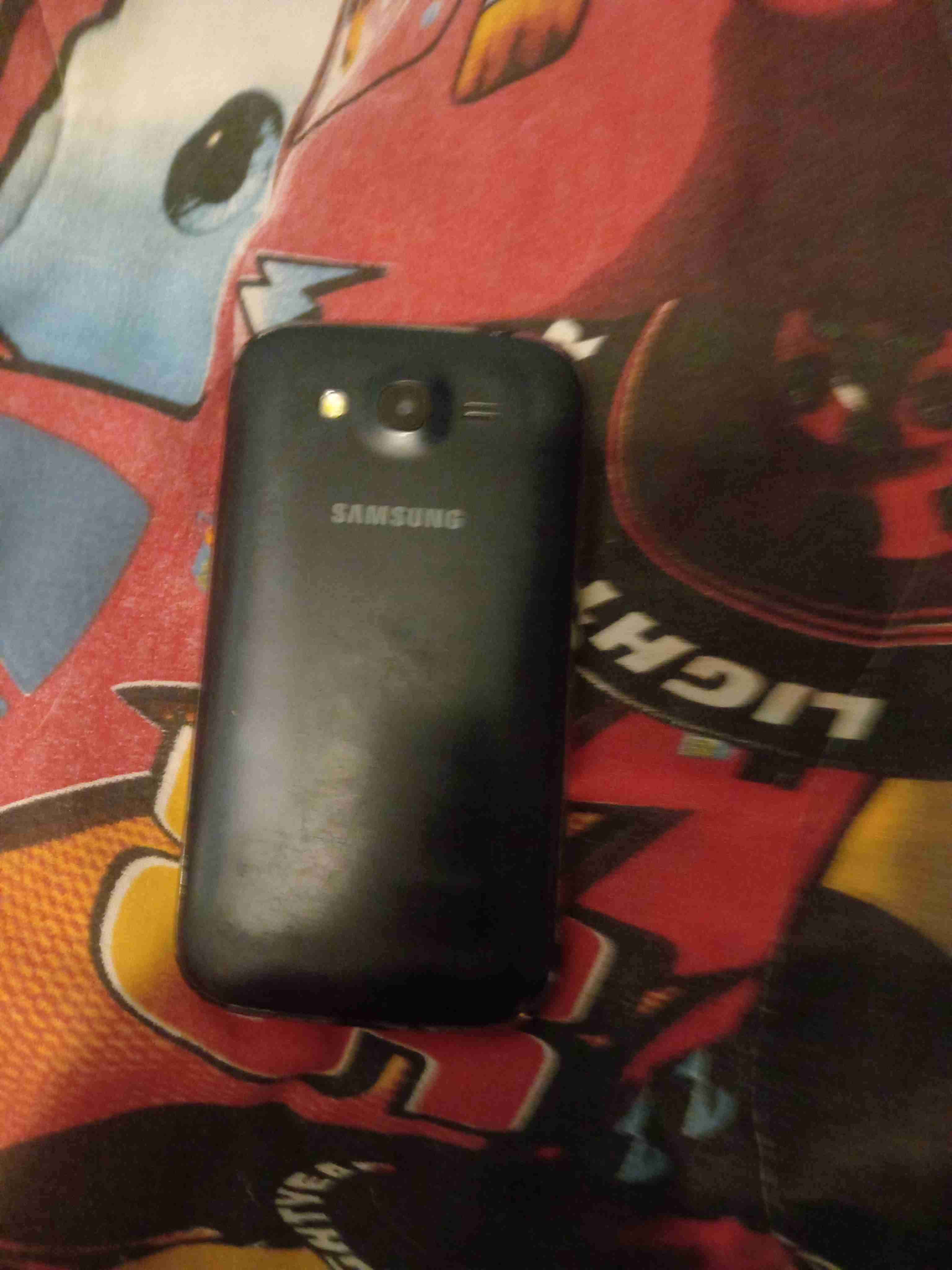 Teléfono inteligente Samsung usado - miniatura 2