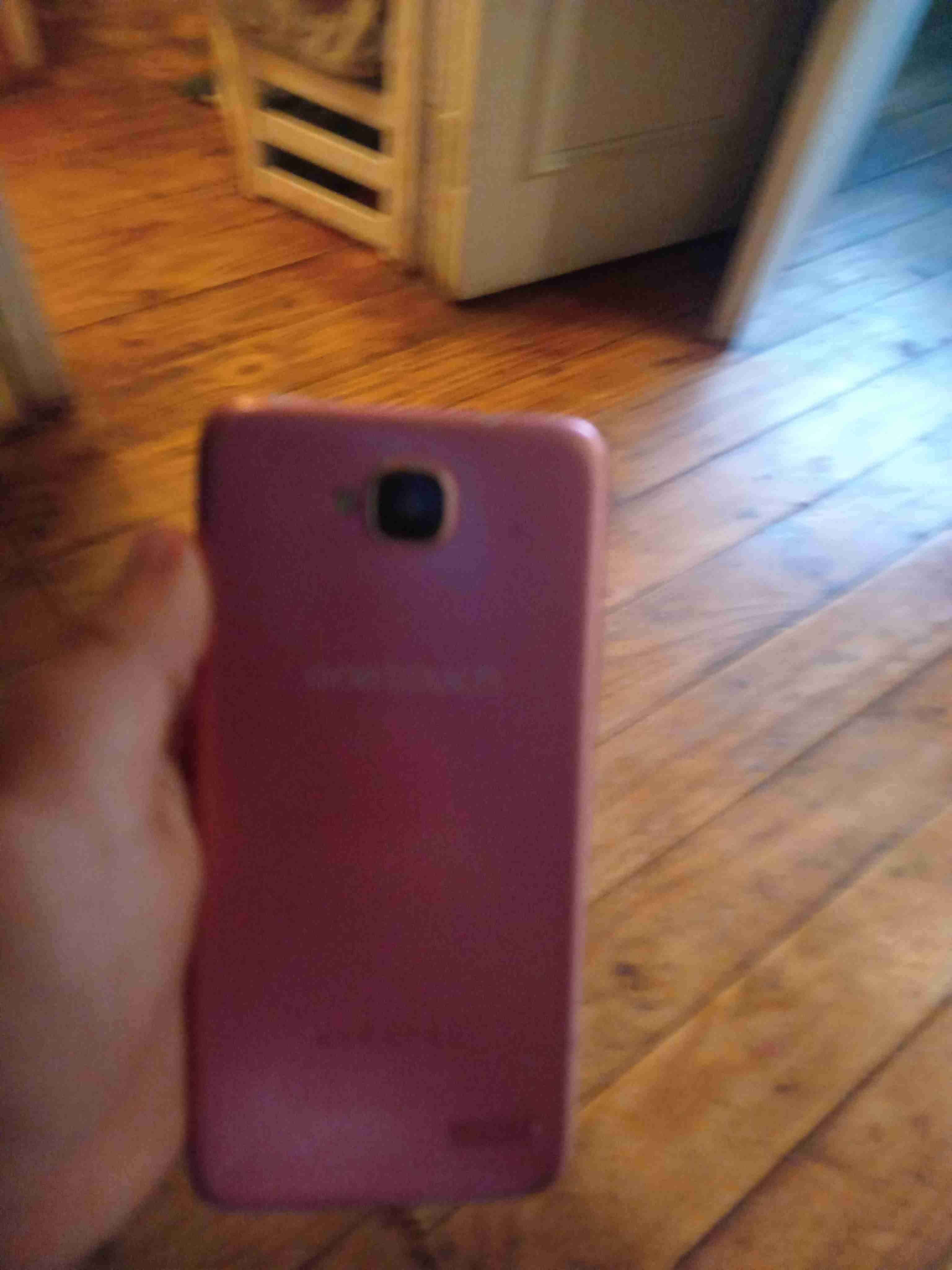 Celular Samsung rosa usado