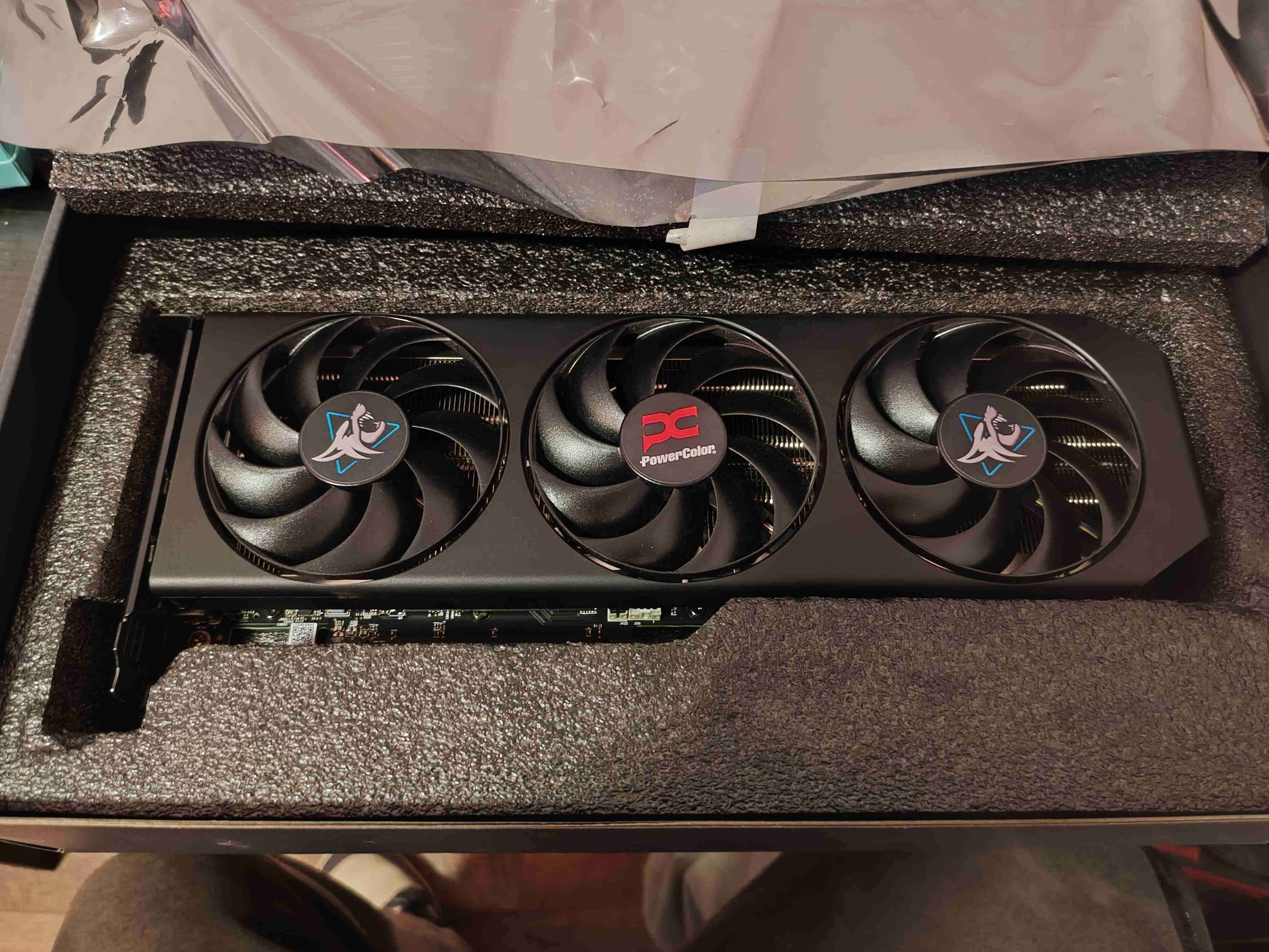 Tarjeta gráfica  RX 9060 XT 16GB - miniatura 4