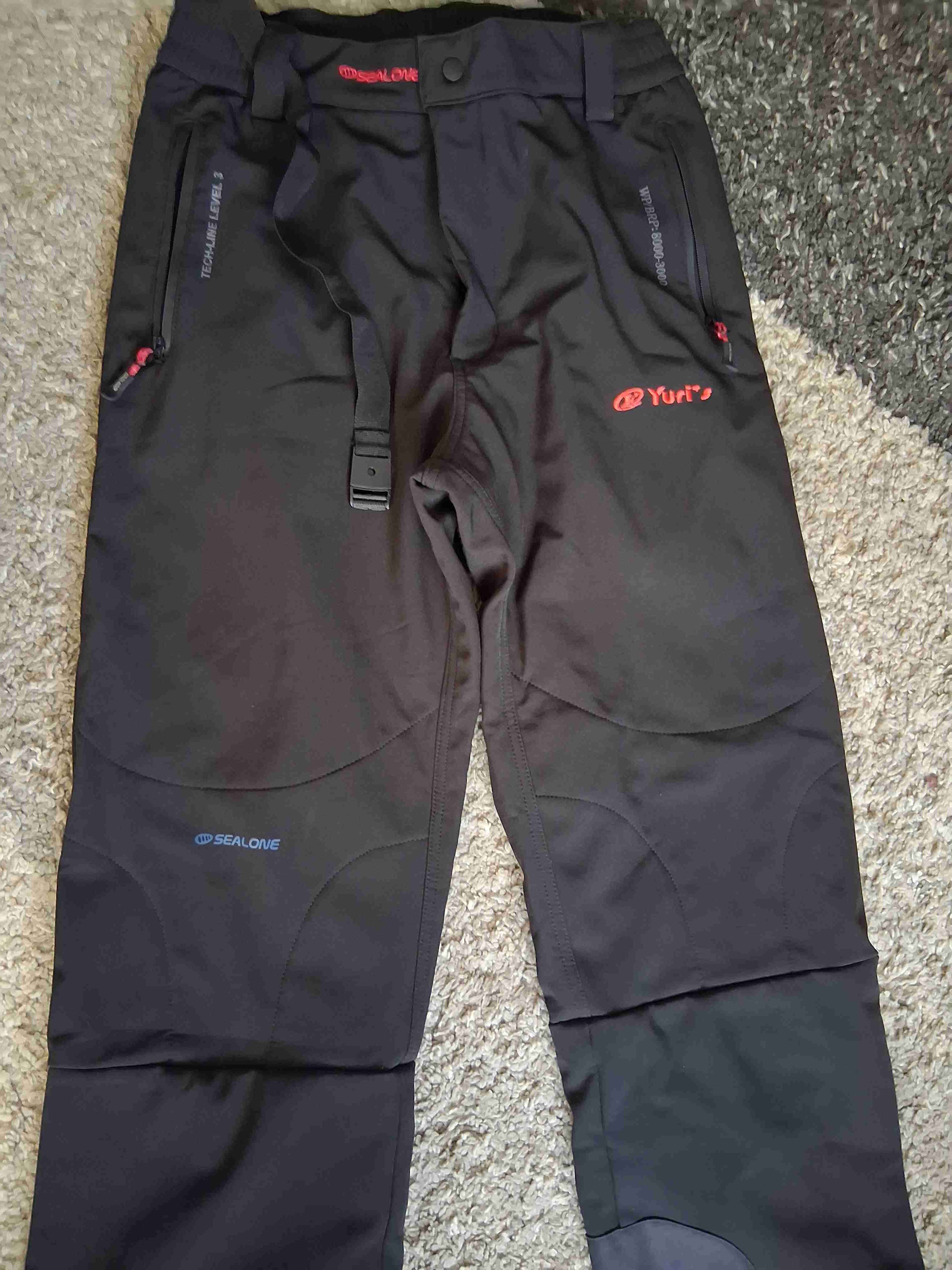 Pantalón técnico negro impermeable