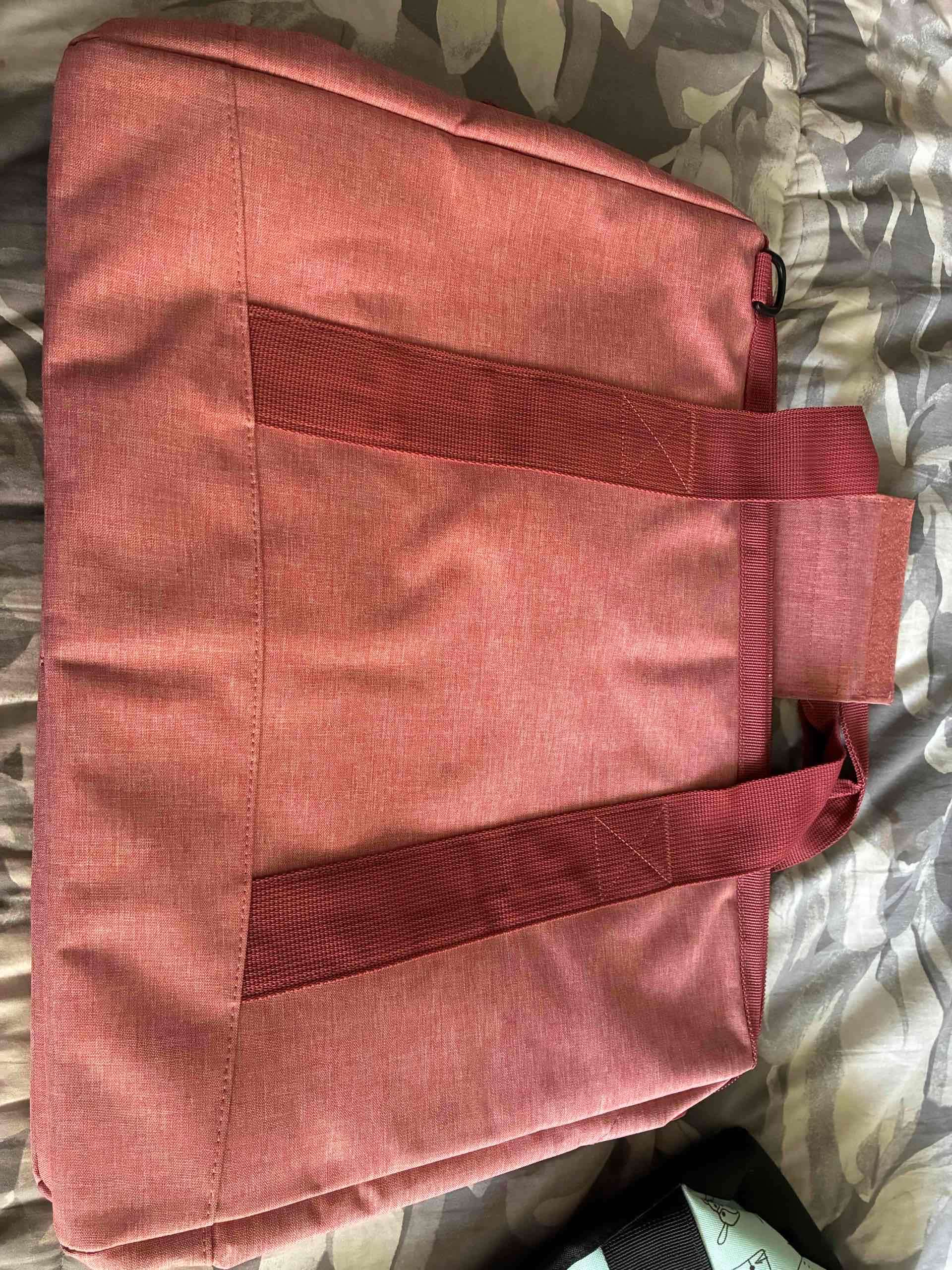 Bolso de viaje rosa. Marca alemana - miniatura 4