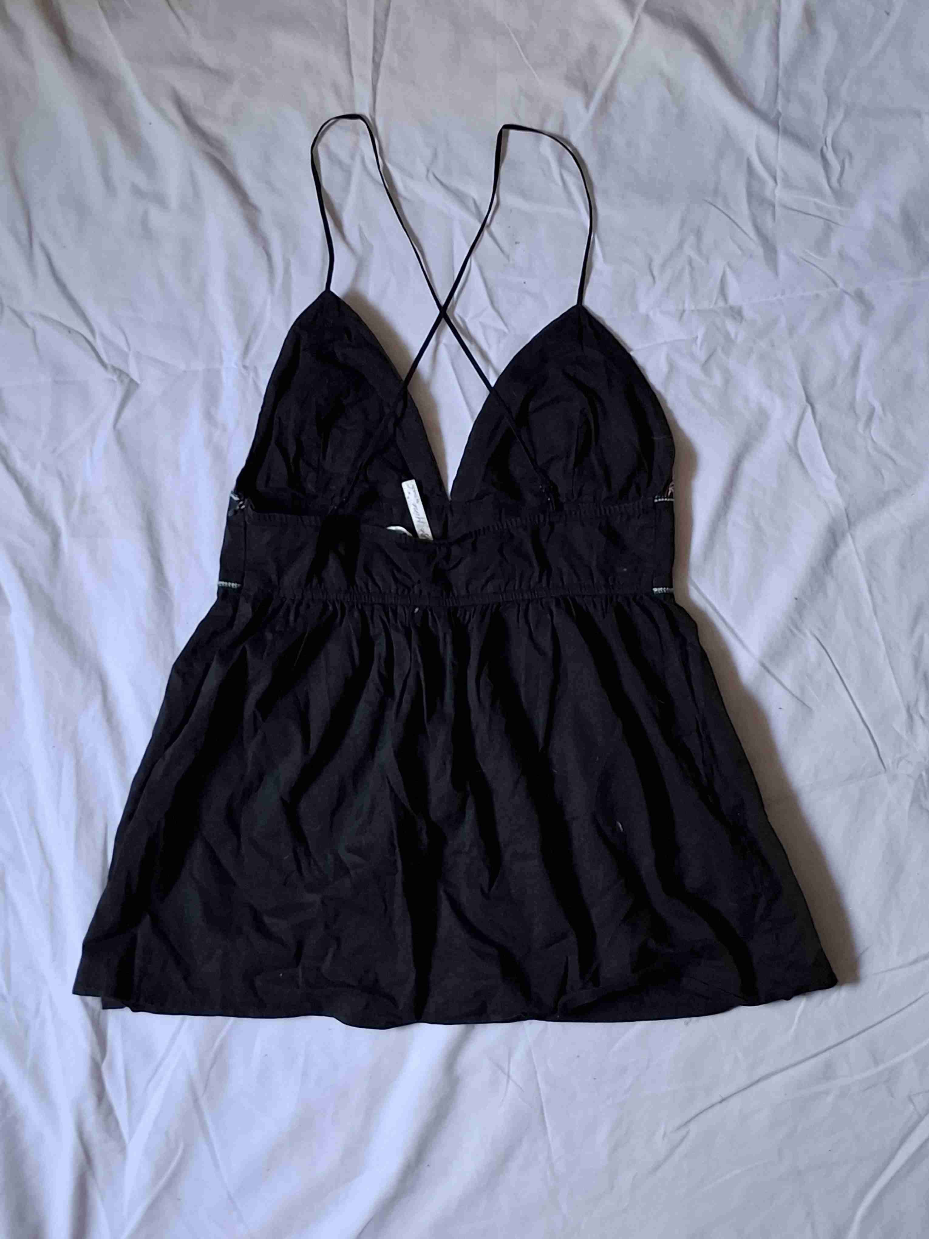 Top negro con bordado floral - miniatura 2