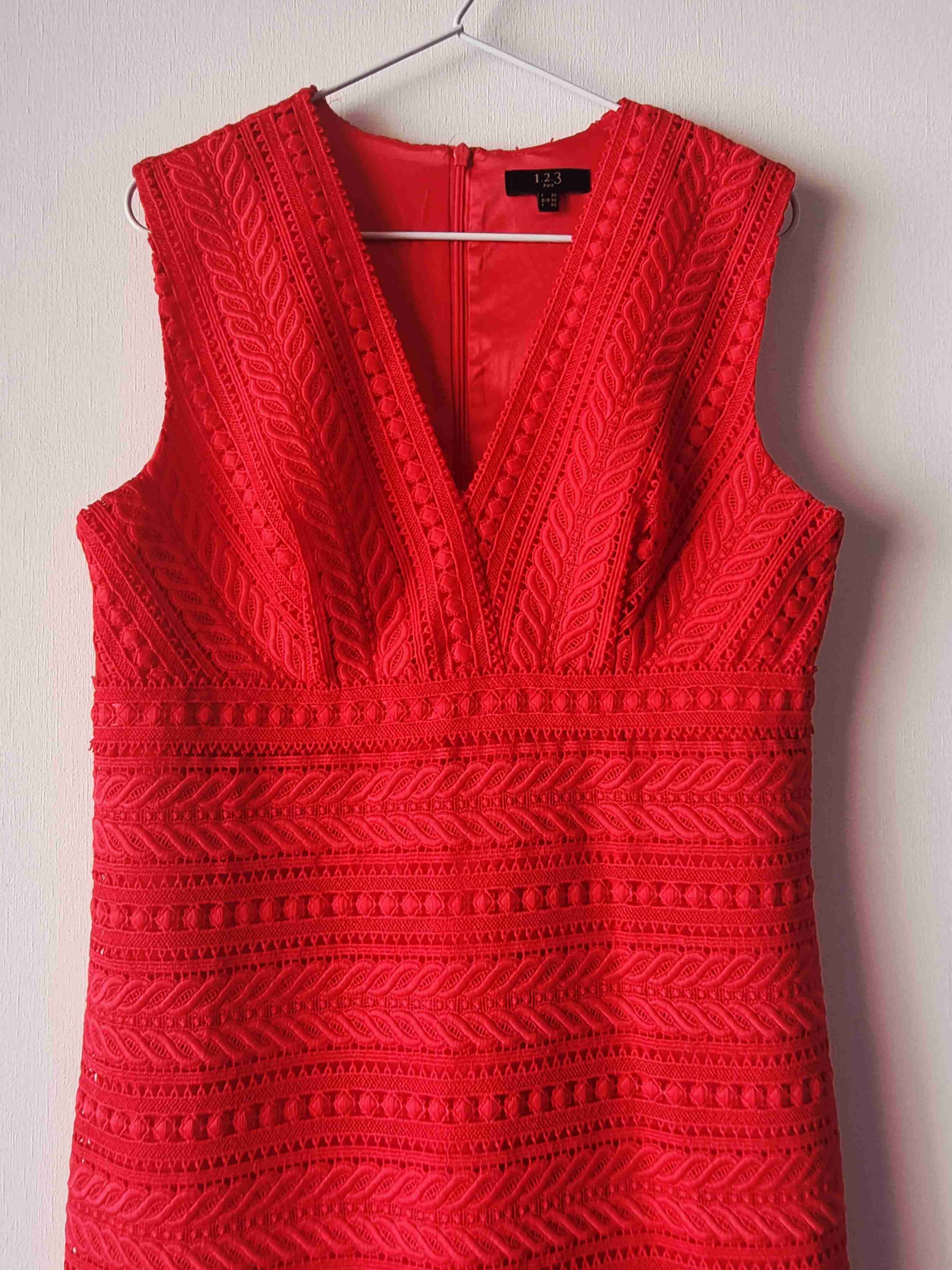 Vestido marca Maison 123 rojo encaje, talla M. - miniatura 2