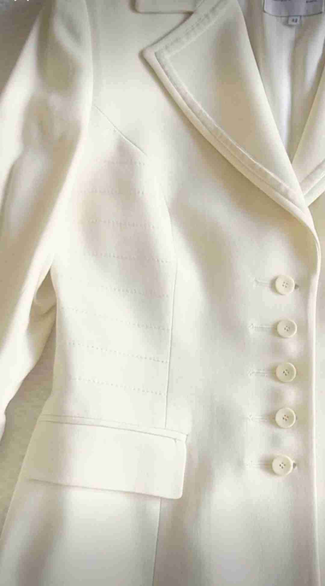 Blazer marca Lasserre Paris, talla M, tono marfil. - 3