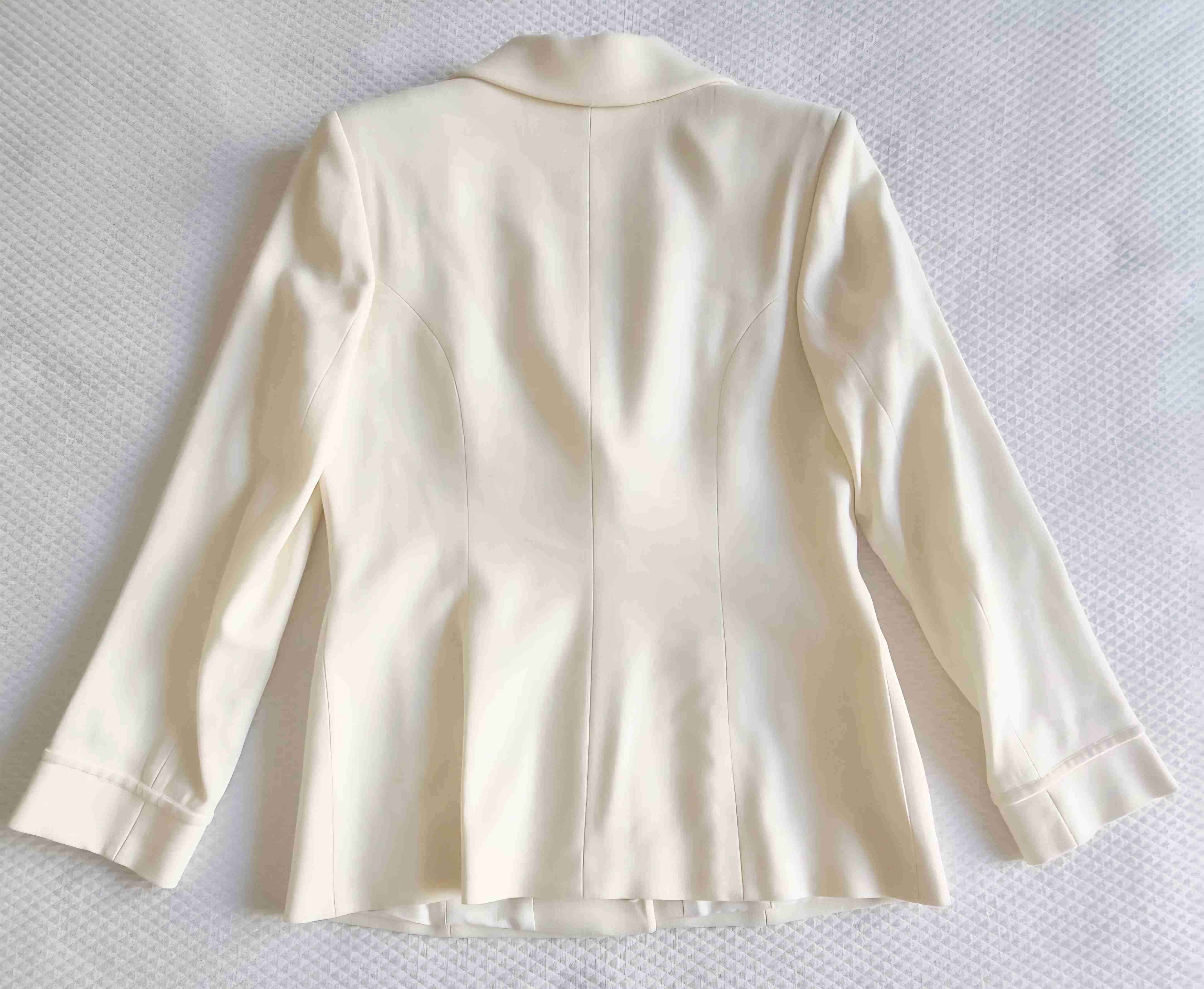 Blazer marca Lasserre Paris, talla M, tono marfil. - 4