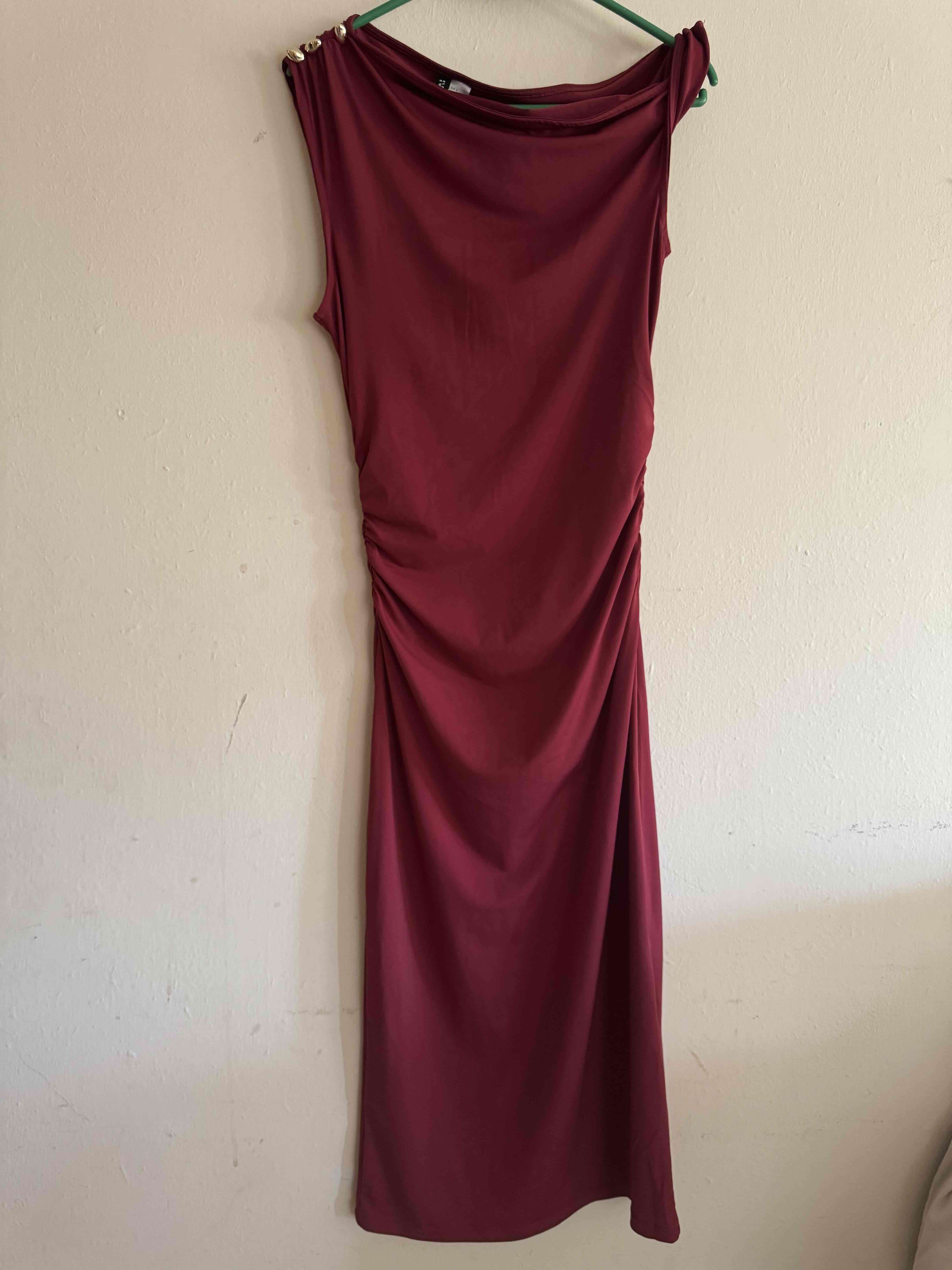 Vestido rojo elegante - miniatura 2