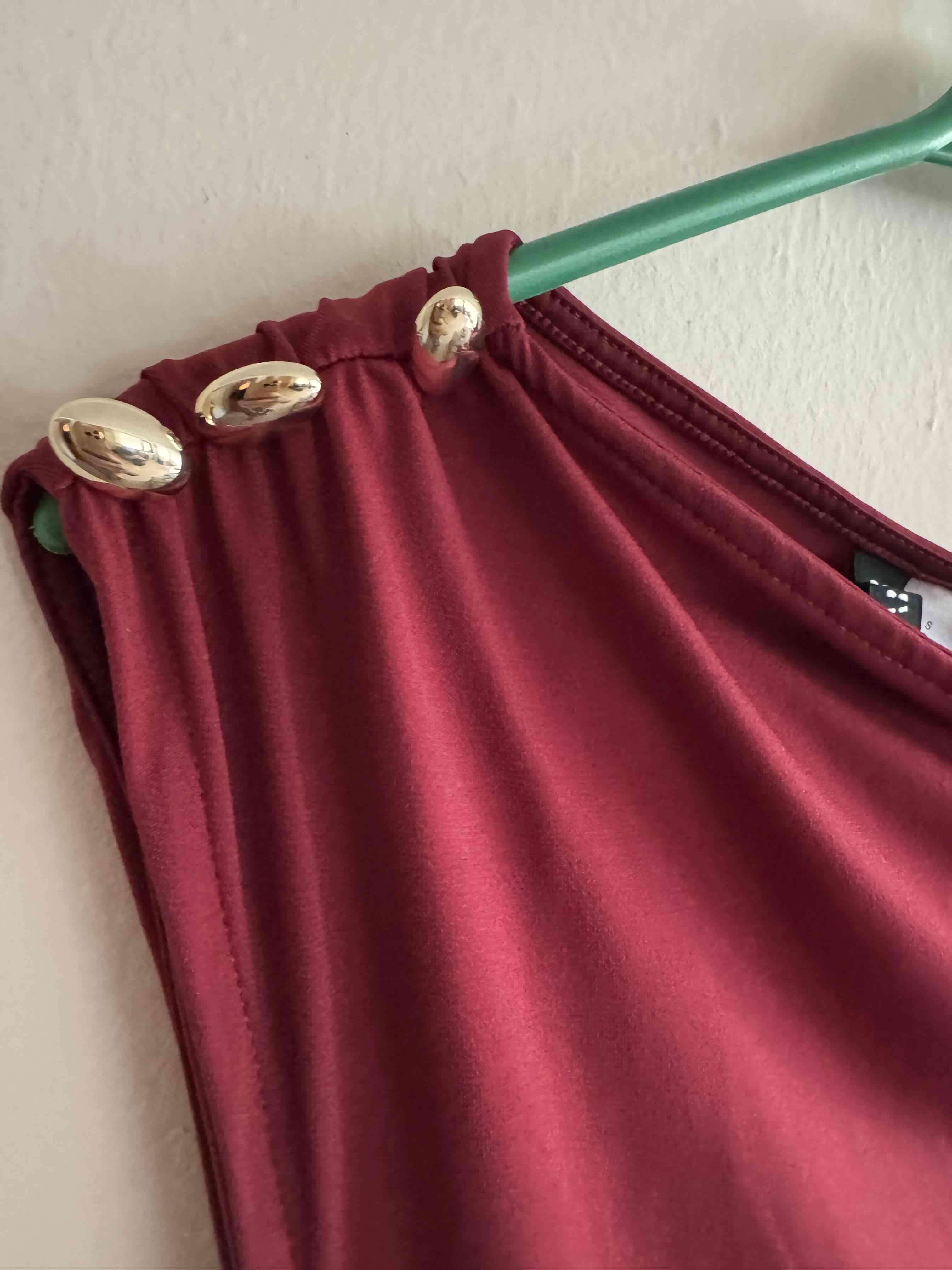 Vestido rojo elegante - miniatura 3