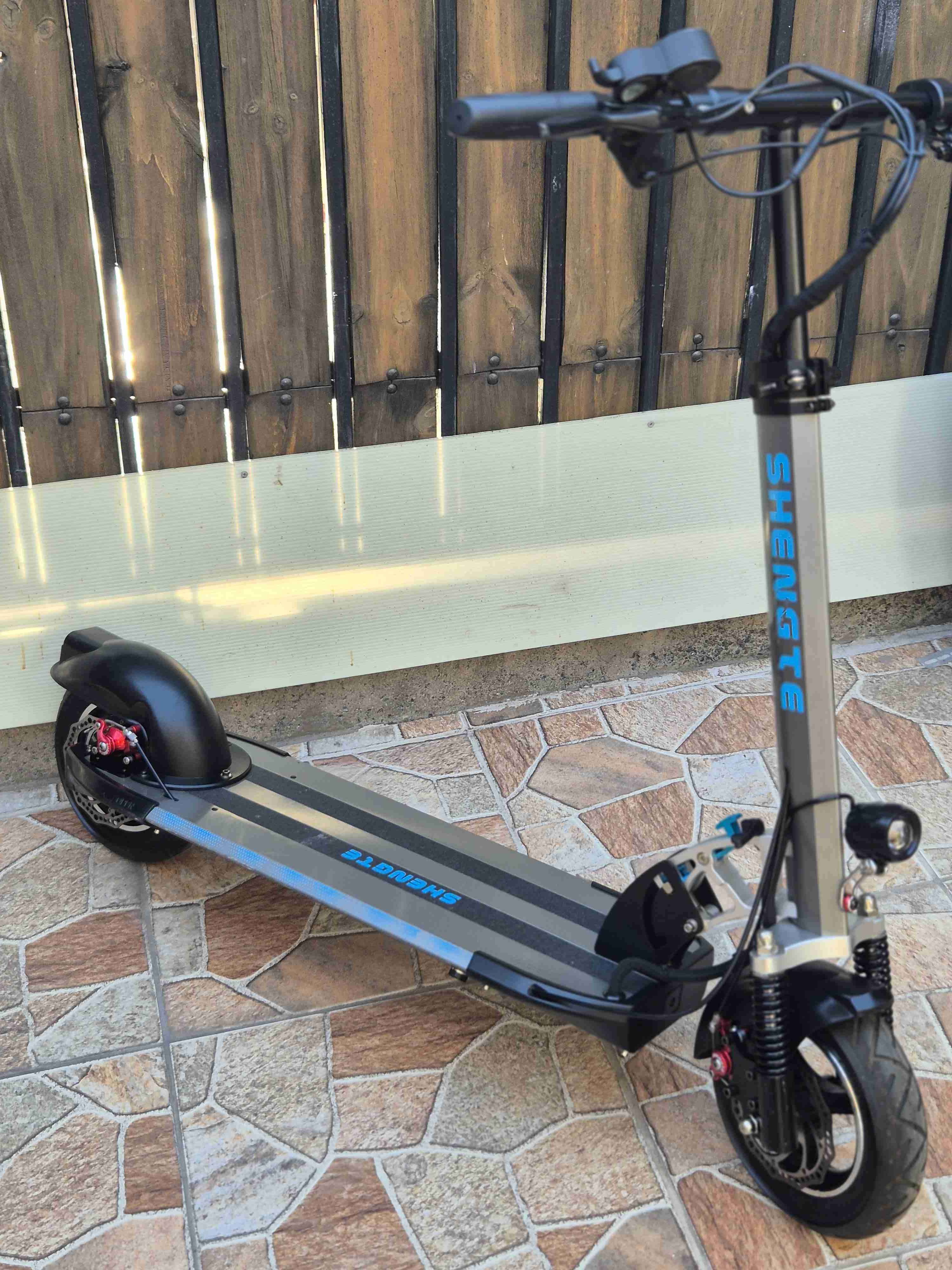 Scooter eléctrico Shengte negro