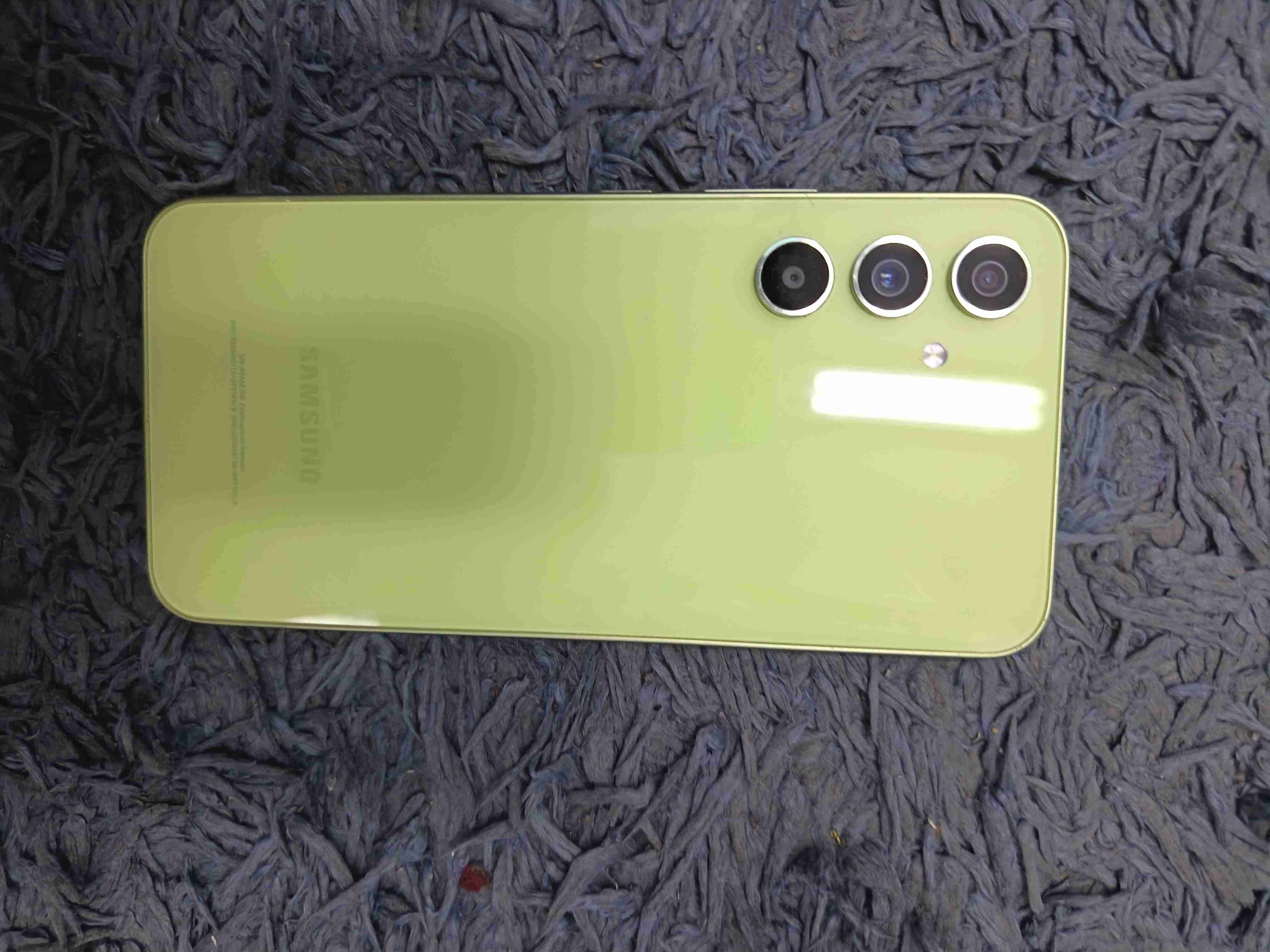 Smartphone verde en buen estado - 2