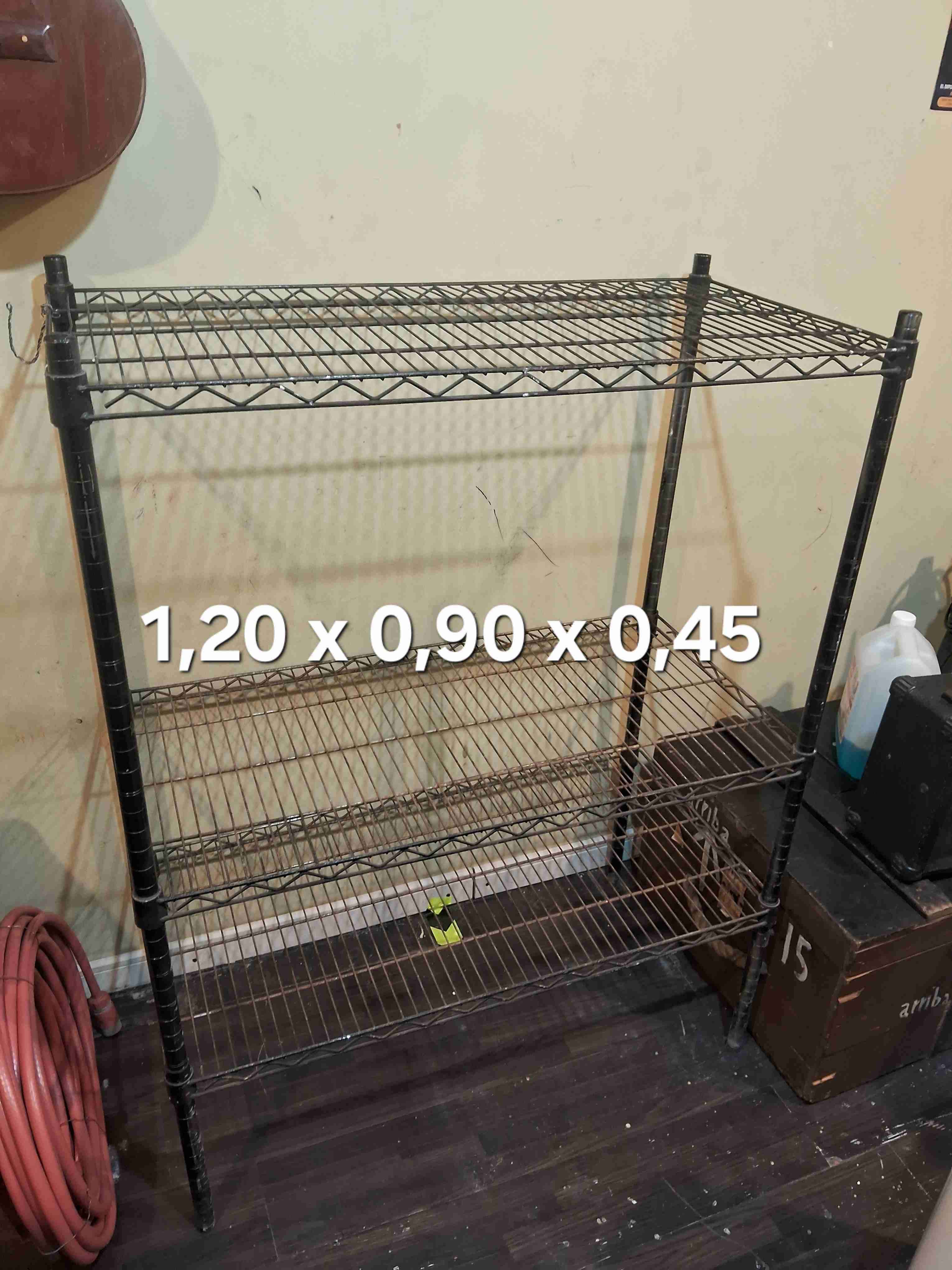 Estante metálico de 4 niveles